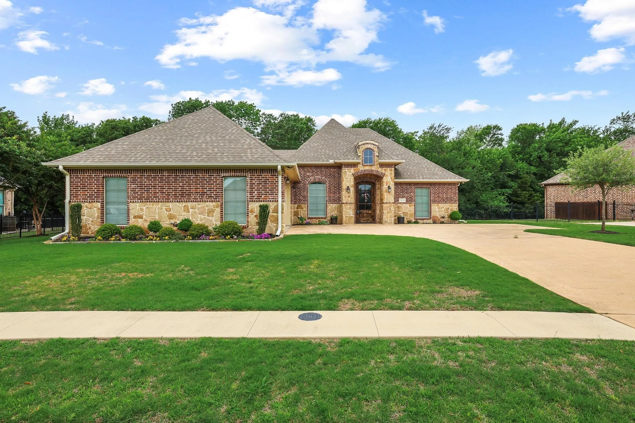 Single Family Residence For Sale in Grayson County , 1028 Addison Avenue, Pottsboro, Texas 75076, 3 Bedroom, 2 Bathroom, 2 Garage spaces, 2,713 Sqft, built in 2017, mls#21171523, Real Estate Agent in Pottsboro, Homes For Sale in Grayson county, Homes For Sale in Pottsboro, Realtor in Pottsboro Texas, Real Estate Brokerage Independent Realty Texas, Luminita Cordes Realtor