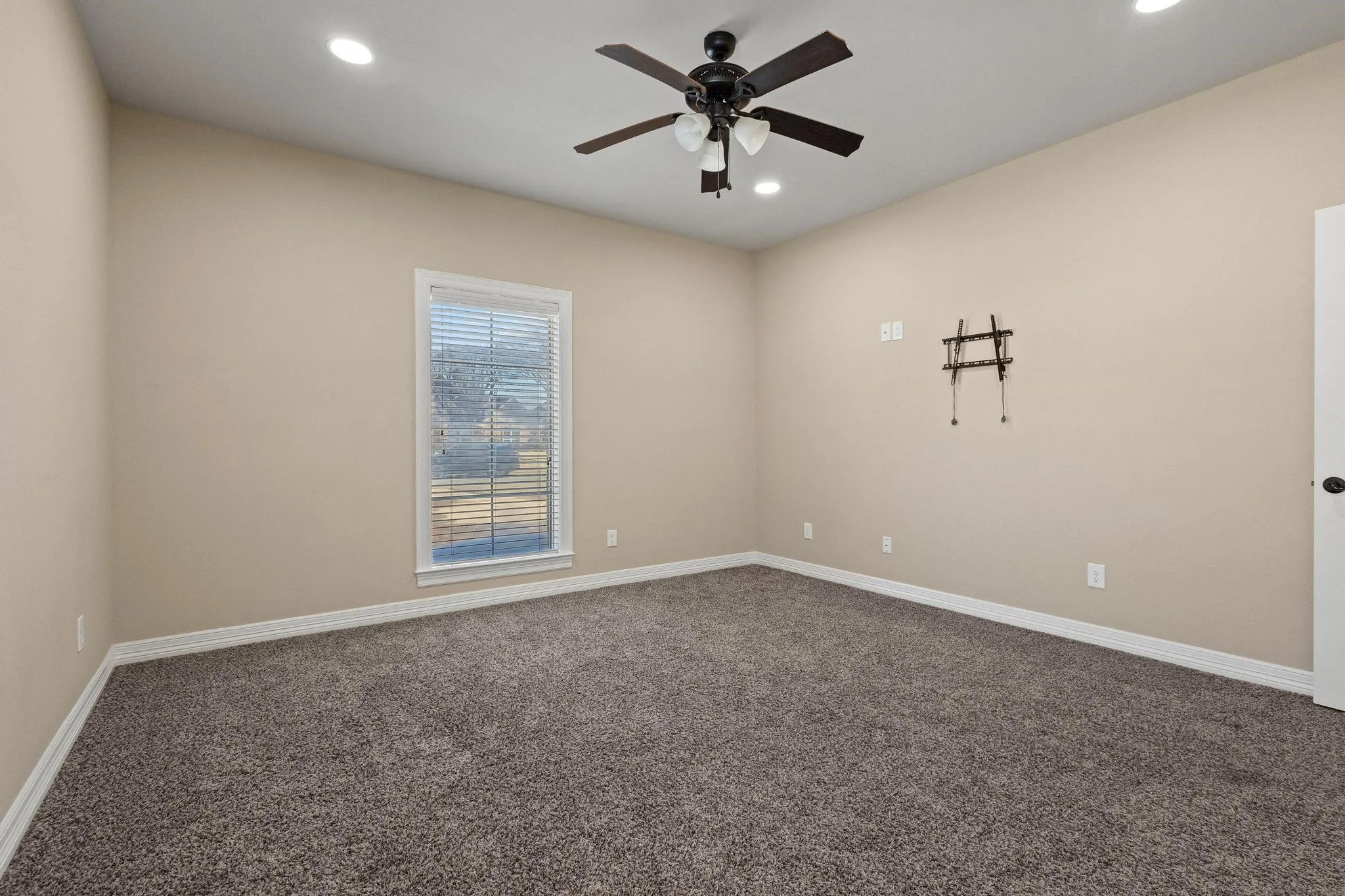 Single Family Residence For Sale in Grayson County , 1028 Addison Avenue, Pottsboro, Texas 75076, 3 Bedroom, 2 Bathroom, 2 Garage spaces, 2,713 Sqft, built in 2017, mls#21171523, Real Estate Agent in Pottsboro, Homes For Sale in Grayson county, Homes For Sale in Pottsboro, Realtor in Pottsboro Texas, Real Estate Brokerage Independent Realty Texas, Luminita Cordes Realtor