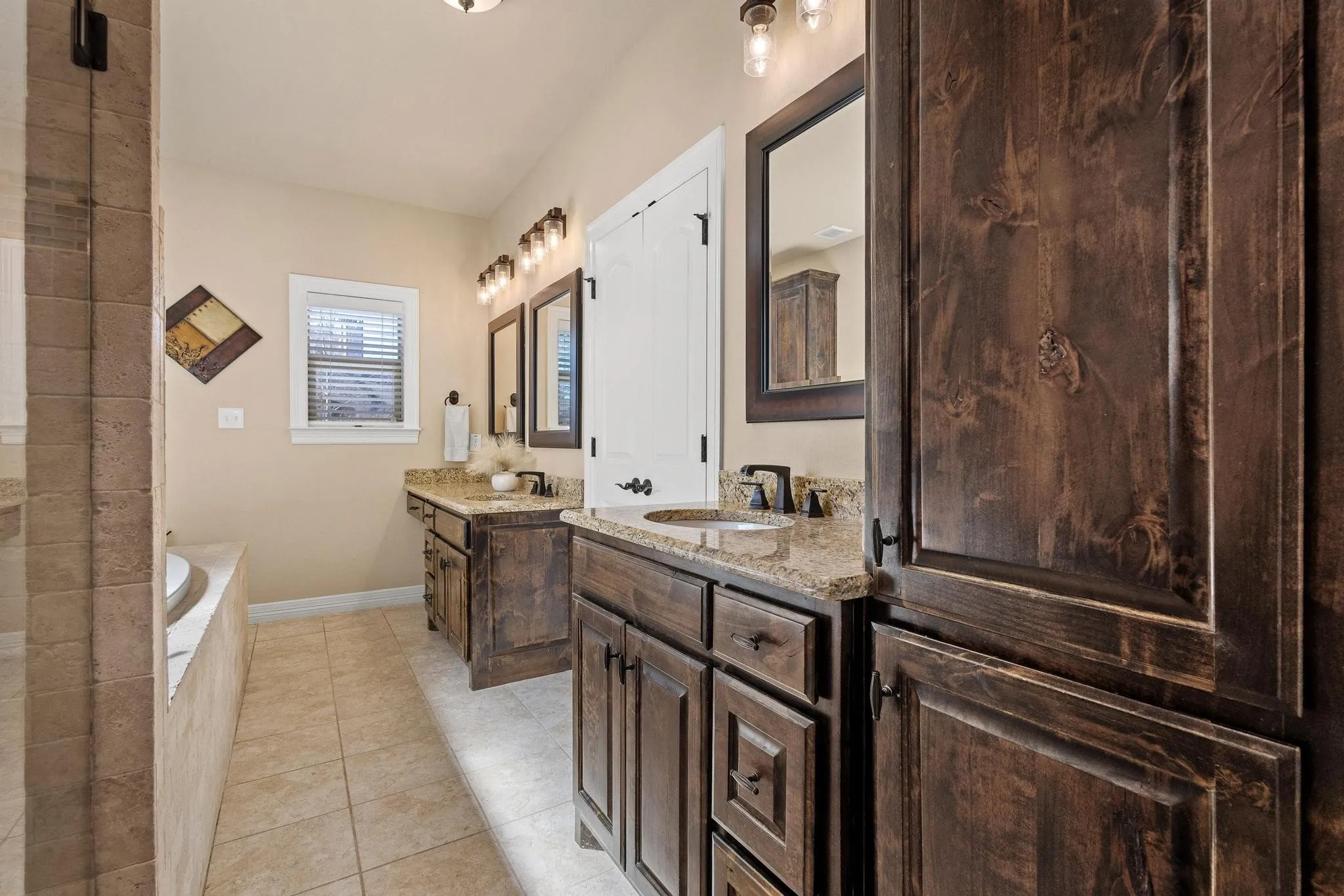 Single Family Residence For Sale in Grayson County , 1028 Addison Avenue, Pottsboro, Texas 75076, 3 Bedroom, 2 Bathroom, 2 Garage spaces, 2,713 Sqft, built in 2017, mls#21171523, Real Estate Agent in Pottsboro, Homes For Sale in Grayson county, Homes For Sale in Pottsboro, Realtor in Pottsboro Texas, Real Estate Brokerage Independent Realty Texas, Luminita Cordes Realtor