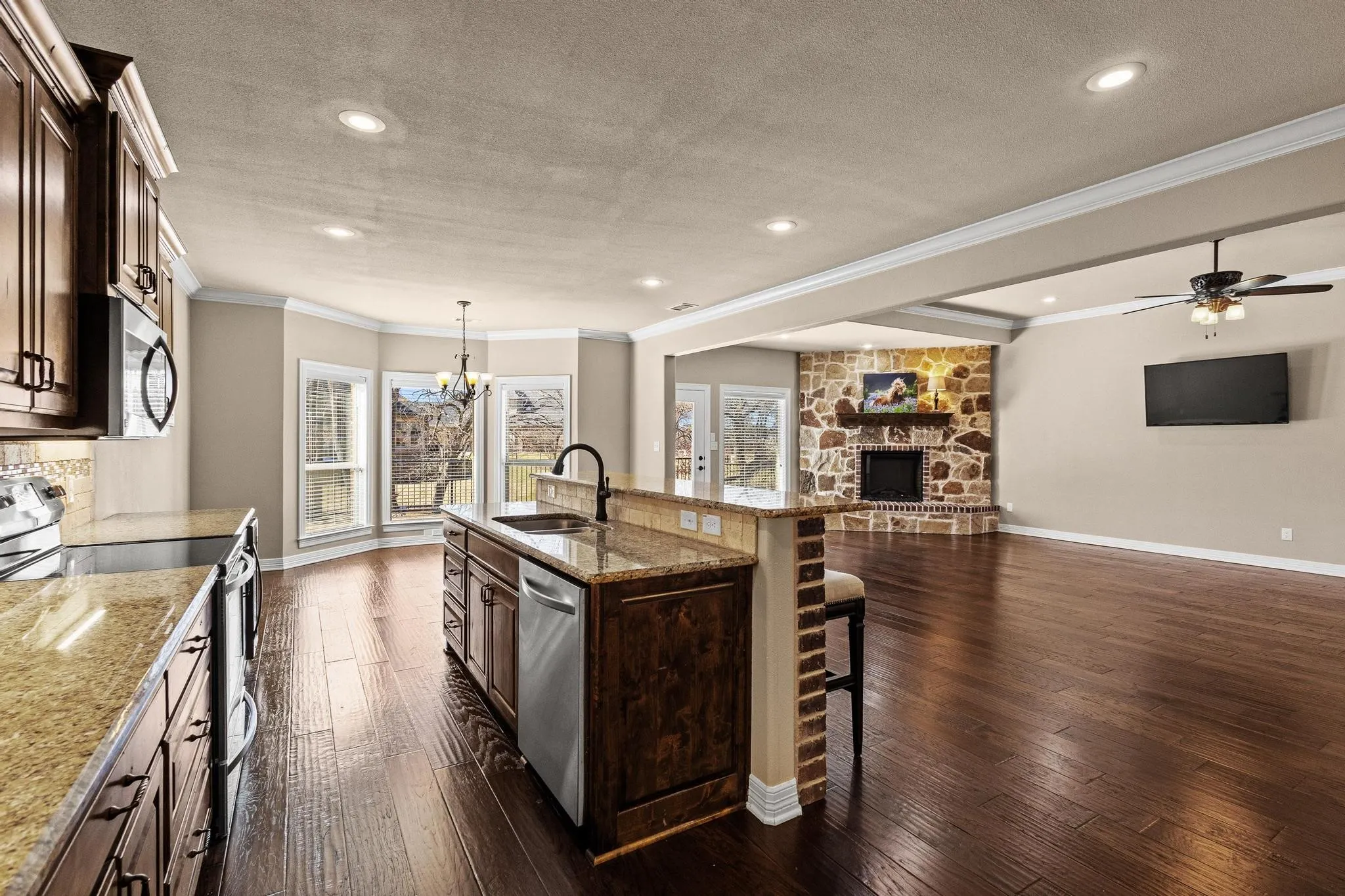 Single Family Residence For Sale in Grayson County , 1028 Addison Avenue, Pottsboro, Texas 75076, 3 Bedroom, 2 Bathroom, 2 Garage spaces, 2,713 Sqft, built in 2017, mls#21171523, Real Estate Agent in Pottsboro, Homes For Sale in Grayson county, Homes For Sale in Pottsboro, Realtor in Pottsboro Texas, Real Estate Brokerage Independent Realty Texas, Luminita Cordes Realtor