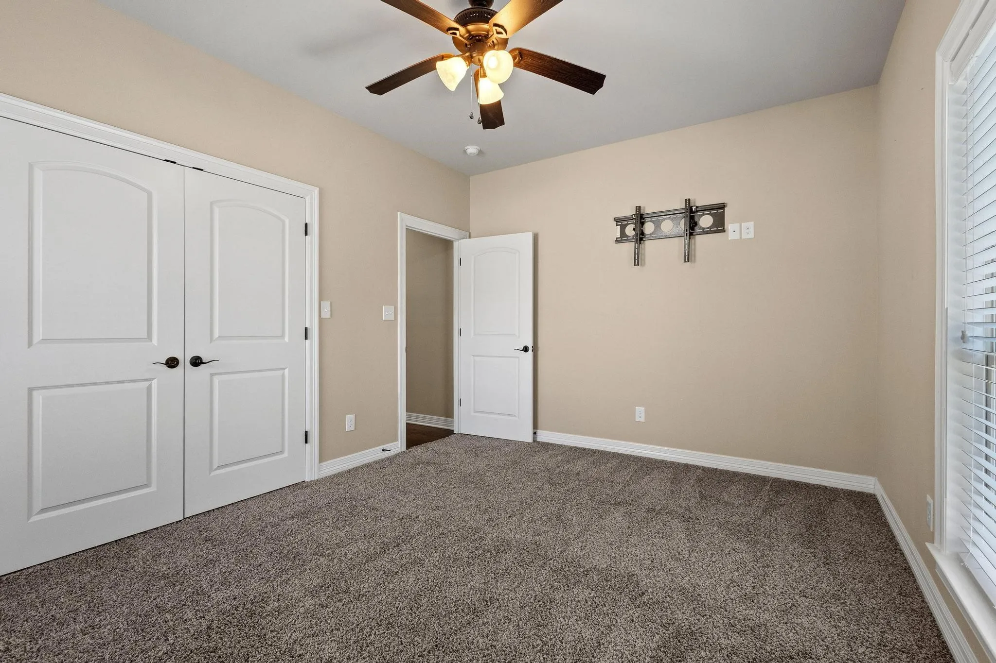 Single Family Residence For Sale in Grayson County , 1028 Addison Avenue, Pottsboro, Texas 75076, 3 Bedroom, 2 Bathroom, 2 Garage spaces, 2,713 Sqft, built in 2017, mls#21171523, Real Estate Agent in Pottsboro, Homes For Sale in Grayson county, Homes For Sale in Pottsboro, Realtor in Pottsboro Texas, Real Estate Brokerage Independent Realty Texas, Luminita Cordes Realtor