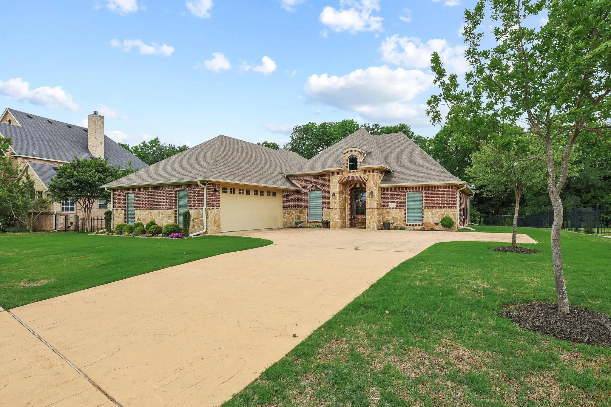 Single Family Residence For Sale in Grayson County , 1028 Addison Avenue, Pottsboro, Texas 75076, 3 Bedroom, 2 Bathroom, 2 Garage spaces, 2,713 Sqft, built in 2017, mls#21171523, Real Estate Agent in Pottsboro, Homes For Sale in Grayson county, Homes For Sale in Pottsboro, Realtor in Pottsboro Texas, Real Estate Brokerage Independent Realty Texas, Luminita Cordes Realtor