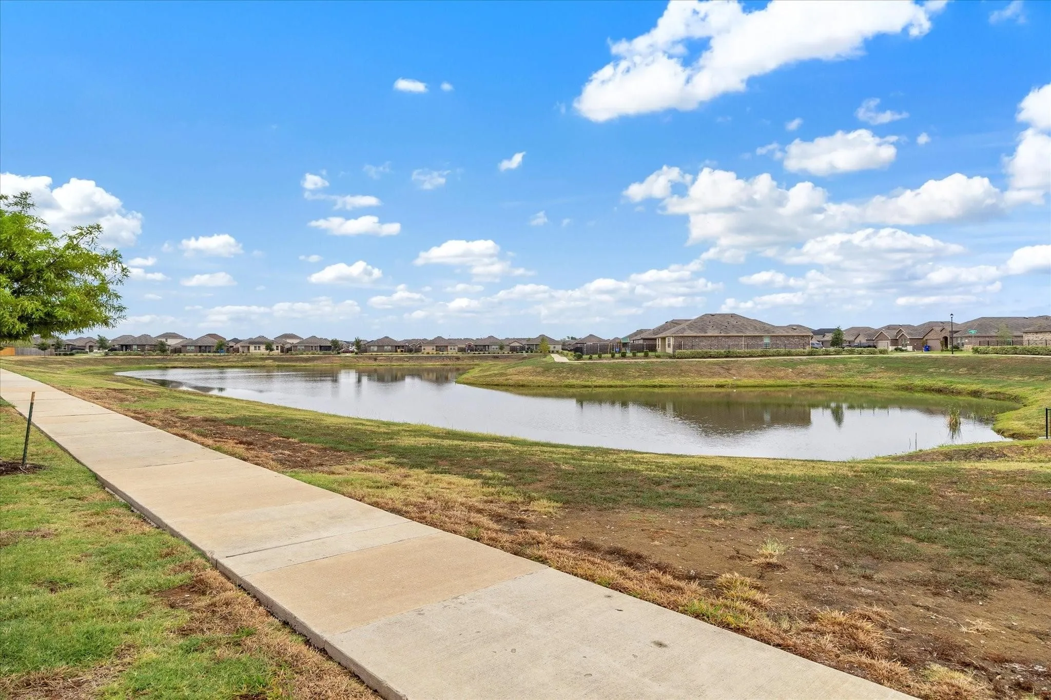 Single Family Residence For Rent in Hunt County , 1125 Silver Maple Lane, Royse City, Texas 75189, 3 Bedrooms, 2 Bathrooms, 2 Garage spaces, 1,444 Sqft, built in 2020, Preowned, Price $1,895, mls#21165525, Real Estate Agent in Royse City, Homes For Rent in Hunt county, Homes For Rent in Royse City, Realtor in Royse City Texas, Real Estate Brokerage Independent Realty Texas, Luminita Cordes Realtor