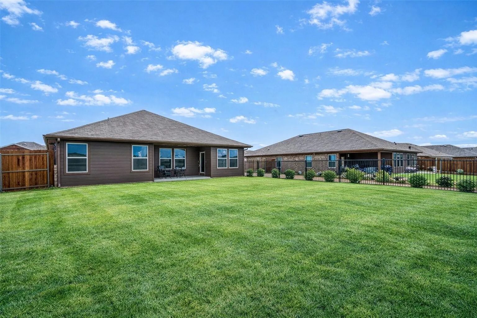 Single Family Residence For Rent in Hunt County , 1125 Silver Maple Lane, Royse City, Texas 75189, 3 Bedrooms, 2 Bathrooms, 2 Garage spaces, 1,444 Sqft, built in 2020, Preowned, Price $1,895, mls#21165525, Real Estate Agent in Royse City, Homes For Rent in Hunt county, Homes For Rent in Royse City, Realtor in Royse City Texas, Real Estate Brokerage Independent Realty Texas, Luminita Cordes Realtor