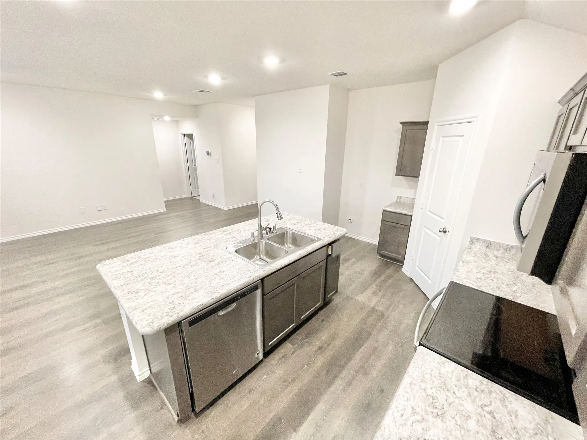 Single Family Residence For Rent in Hunt County , 1125 Silver Maple Lane, Royse City, Texas 75189, 3 Bedrooms, 2 Bathrooms, 2 Garage spaces, 1,444 Sqft, built in 2020, Preowned, Price $1,895, mls#21165525, Real Estate Agent in Royse City, Homes For Rent in Hunt county, Homes For Rent in Royse City, Realtor in Royse City Texas, Real Estate Brokerage Independent Realty Texas, Luminita Cordes Realtor