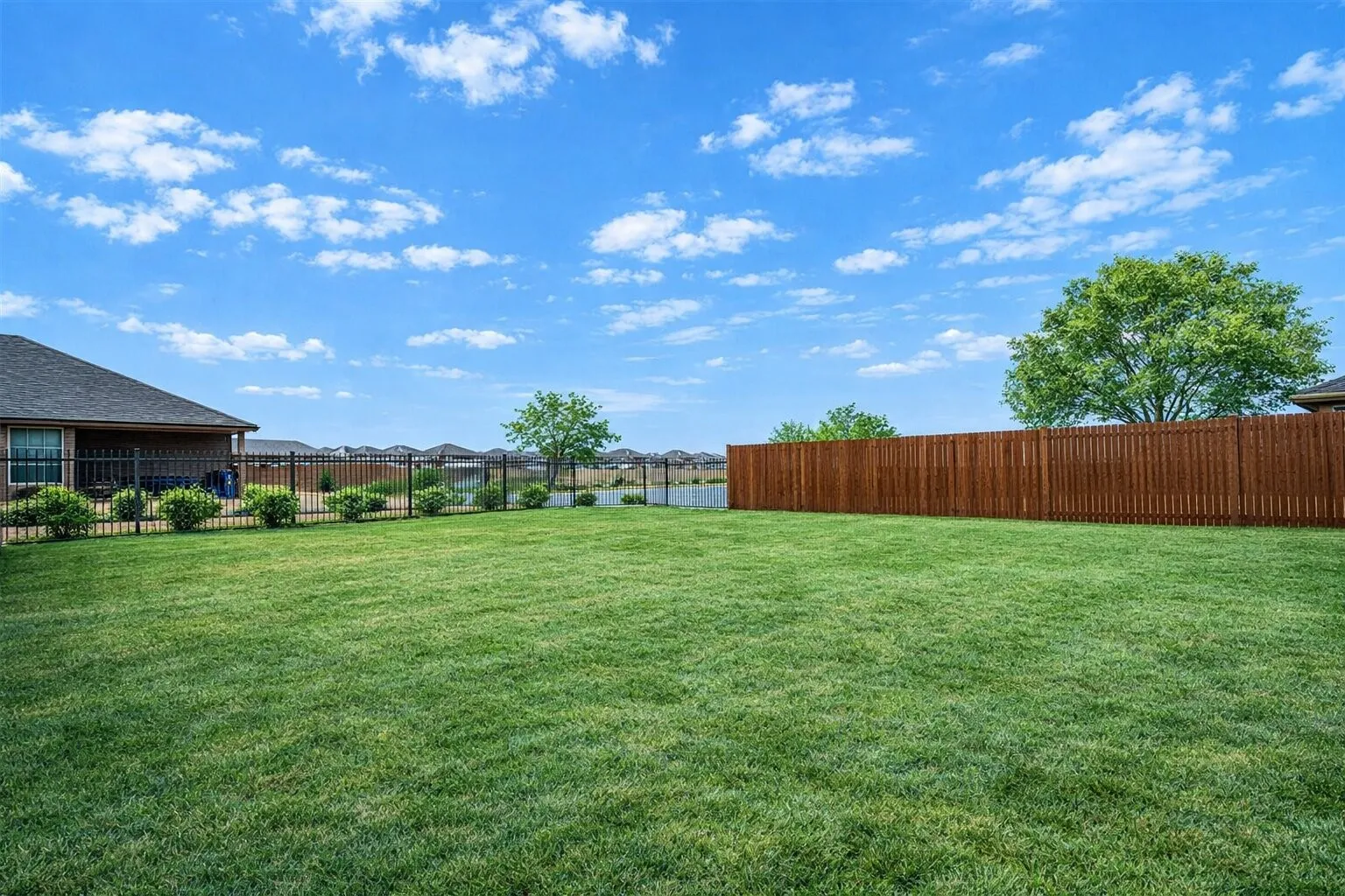 Single Family Residence For Rent in Hunt County , 1125 Silver Maple Lane, Royse City, Texas 75189, 3 Bedrooms, 2 Bathrooms, 2 Garage spaces, 1,444 Sqft, built in 2020, Preowned, Price $1,895, mls#21165525, Real Estate Agent in Royse City, Homes For Rent in Hunt county, Homes For Rent in Royse City, Realtor in Royse City Texas, Real Estate Brokerage Independent Realty Texas, Luminita Cordes Realtor
