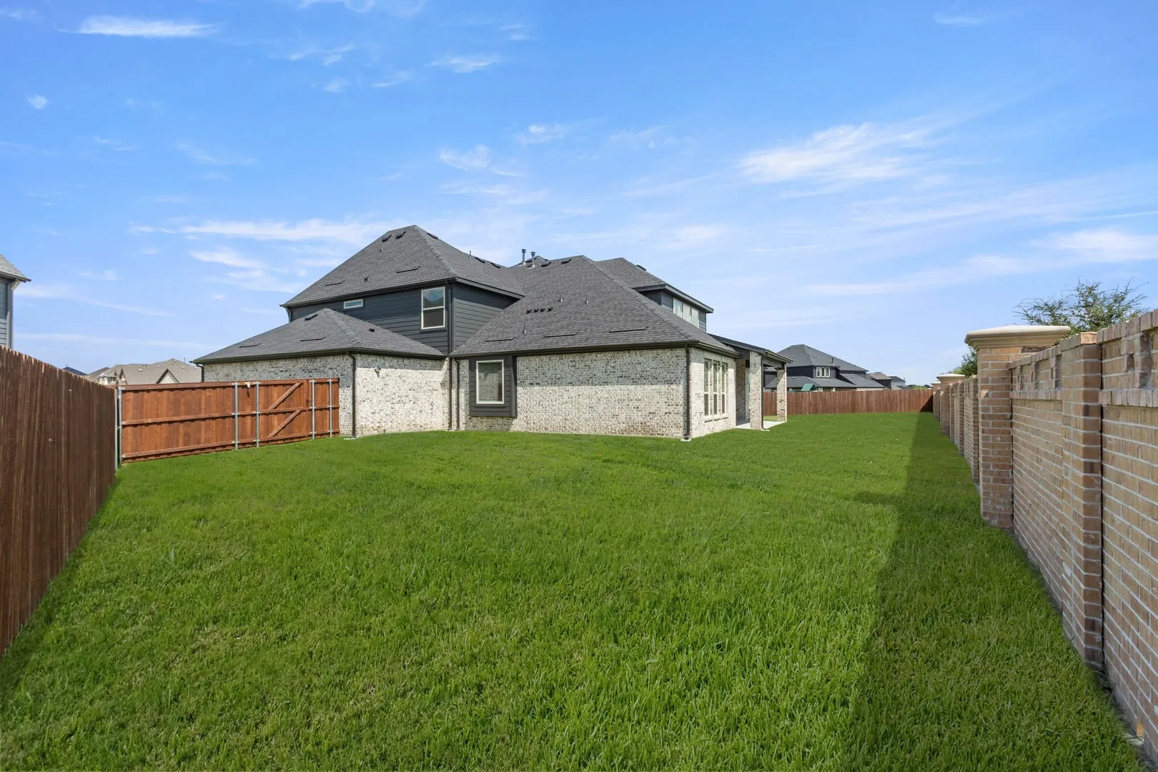 2565 Riverchase-Back-1