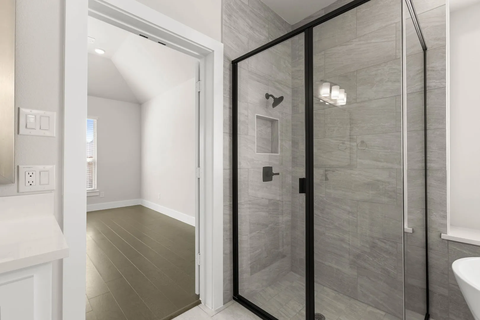 2565 Riverchase-Primary Suite-5