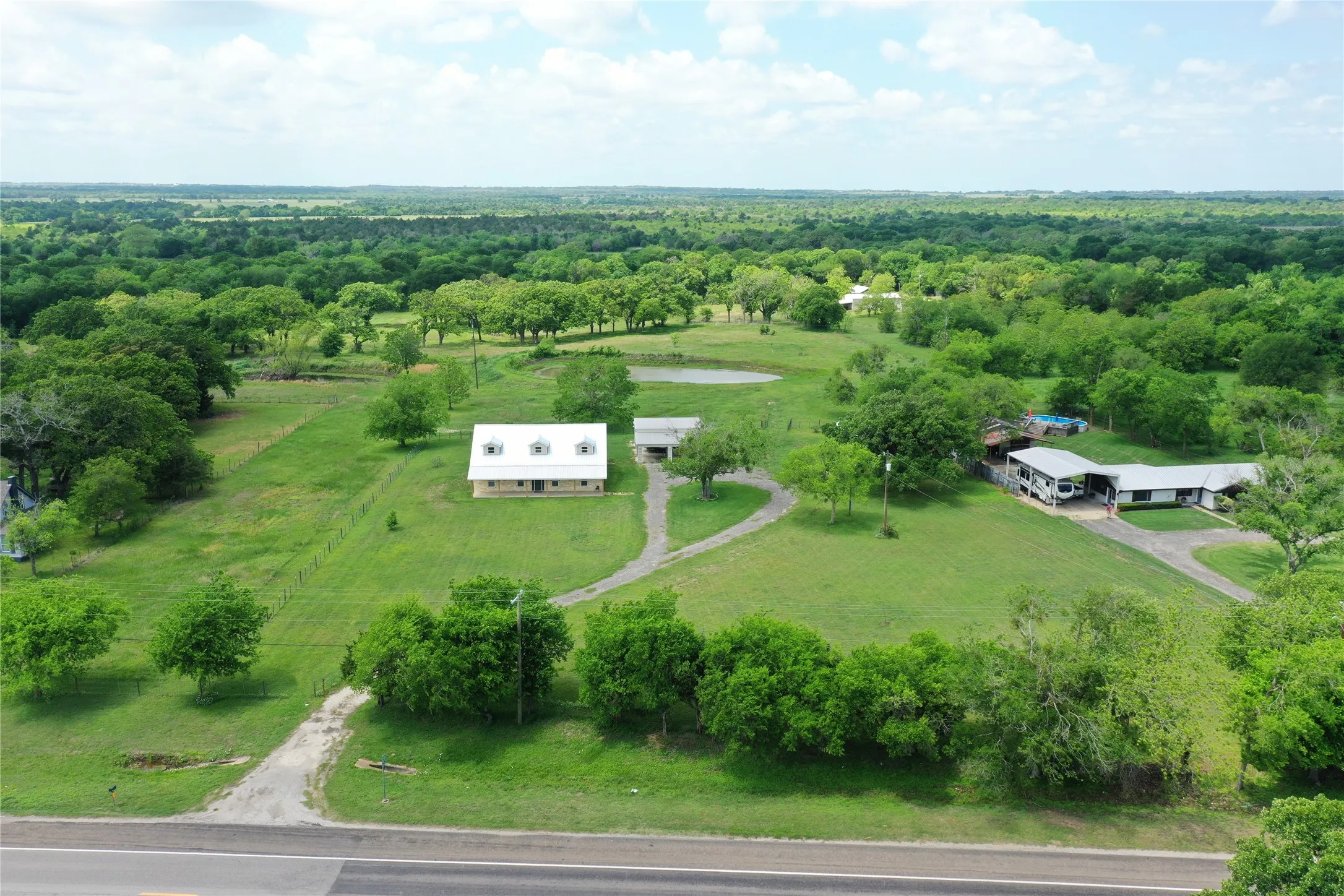 Single Family Residence For Sale in Freestone County , 107 S Highway 14, Wortham, Texas 76693, 5 Bedrooms, 4 Bathrooms, Garage spaces, 3,168 Sqft, built in 2008, Price $730,000, mls#21166372, Real Estate Agent in Wortham, Homes For Sale in Freestone county, Homes For Sale in Wortham, Realtor in Wortham Texas, Real Estate Brokerage Independent Realty Texas, Luminita Cordes Realtor