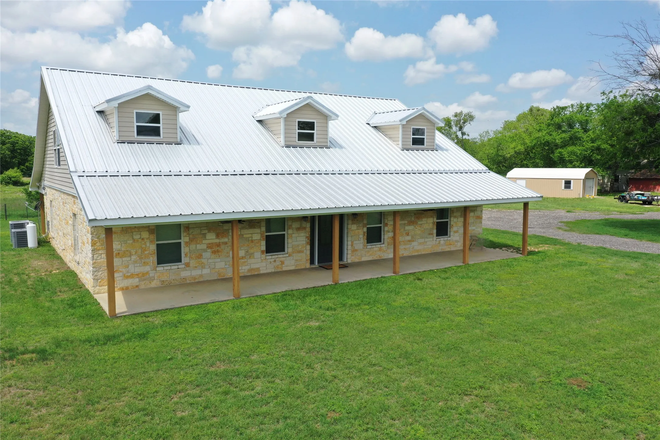 Single Family Residence For Sale in Freestone County , 107 S Highway 14, Wortham, Texas 76693, 5 Bedrooms, 4 Bathrooms, Garage spaces, 3,168 Sqft, built in 2008, Price $730,000, mls#21166372, Real Estate Agent in Wortham, Homes For Sale in Freestone county, Homes For Sale in Wortham, Realtor in Wortham Texas, Real Estate Brokerage Independent Realty Texas, Luminita Cordes Realtor