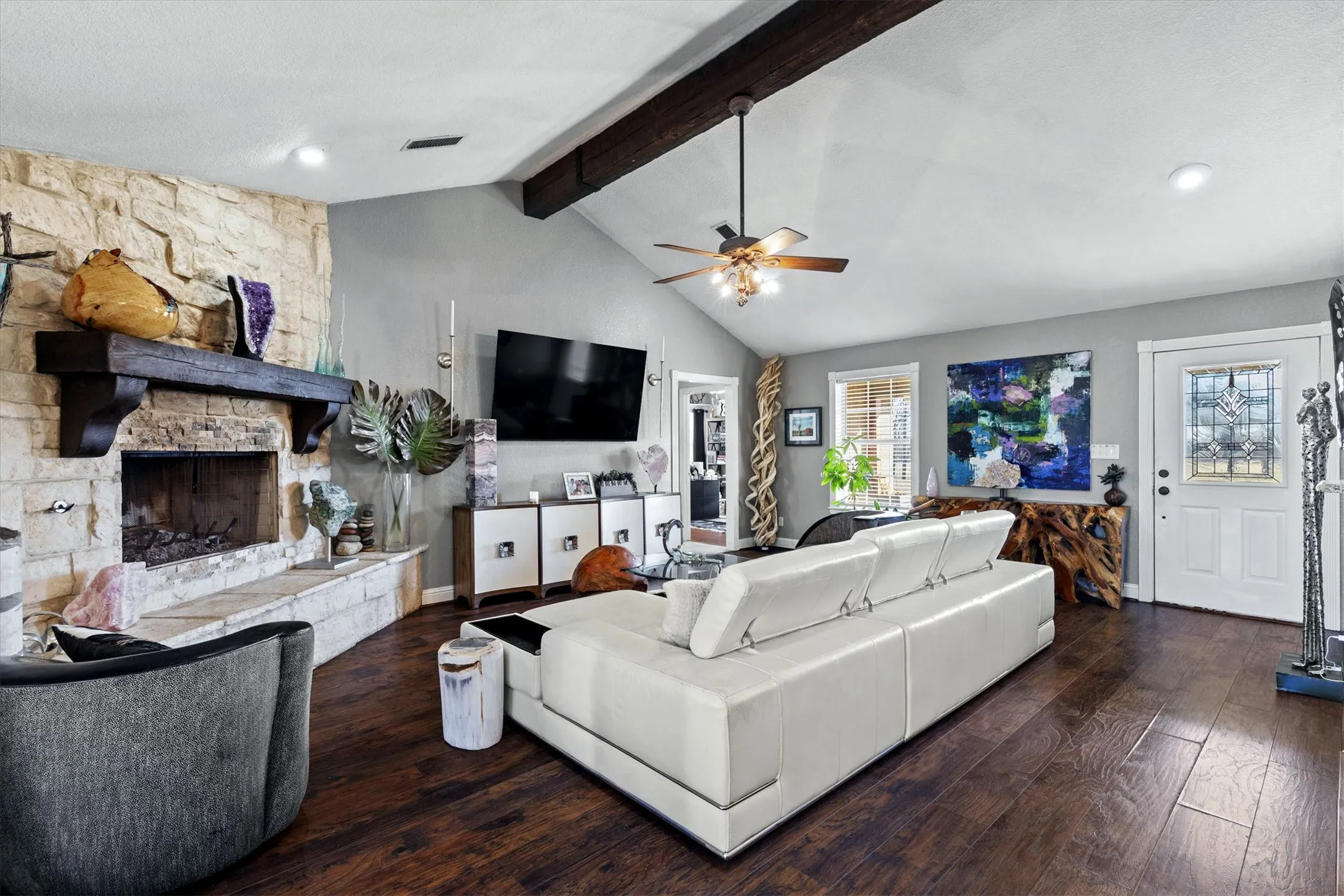 LIVING ROOM...Extra View