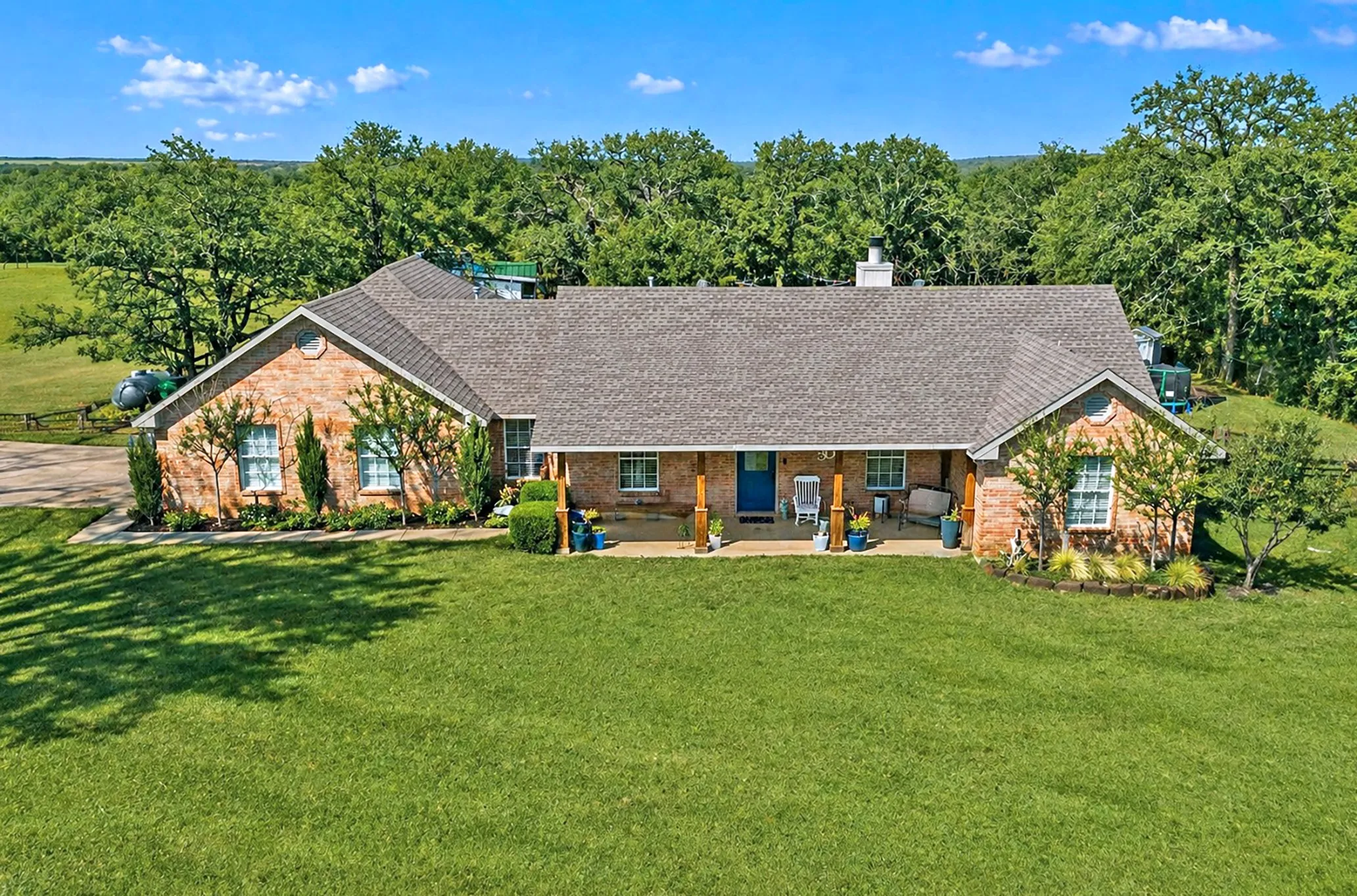 Single Family Residence For Sale in Denton County , 2590 W Blackjack Road, Aubrey, Texas 76227, 3 Bedroom, 3 Bathroom, 2 Garage spaces, 1,823 Sqft, built in 2001, mls#21174286, Real Estate Agent in Aubrey, Homes For Sale in Denton county, Homes For Sale in Aubrey, Realtor in Aubrey Texas, Real Estate Brokerage Independent Realty Texas, Luminita Cordes Realtor