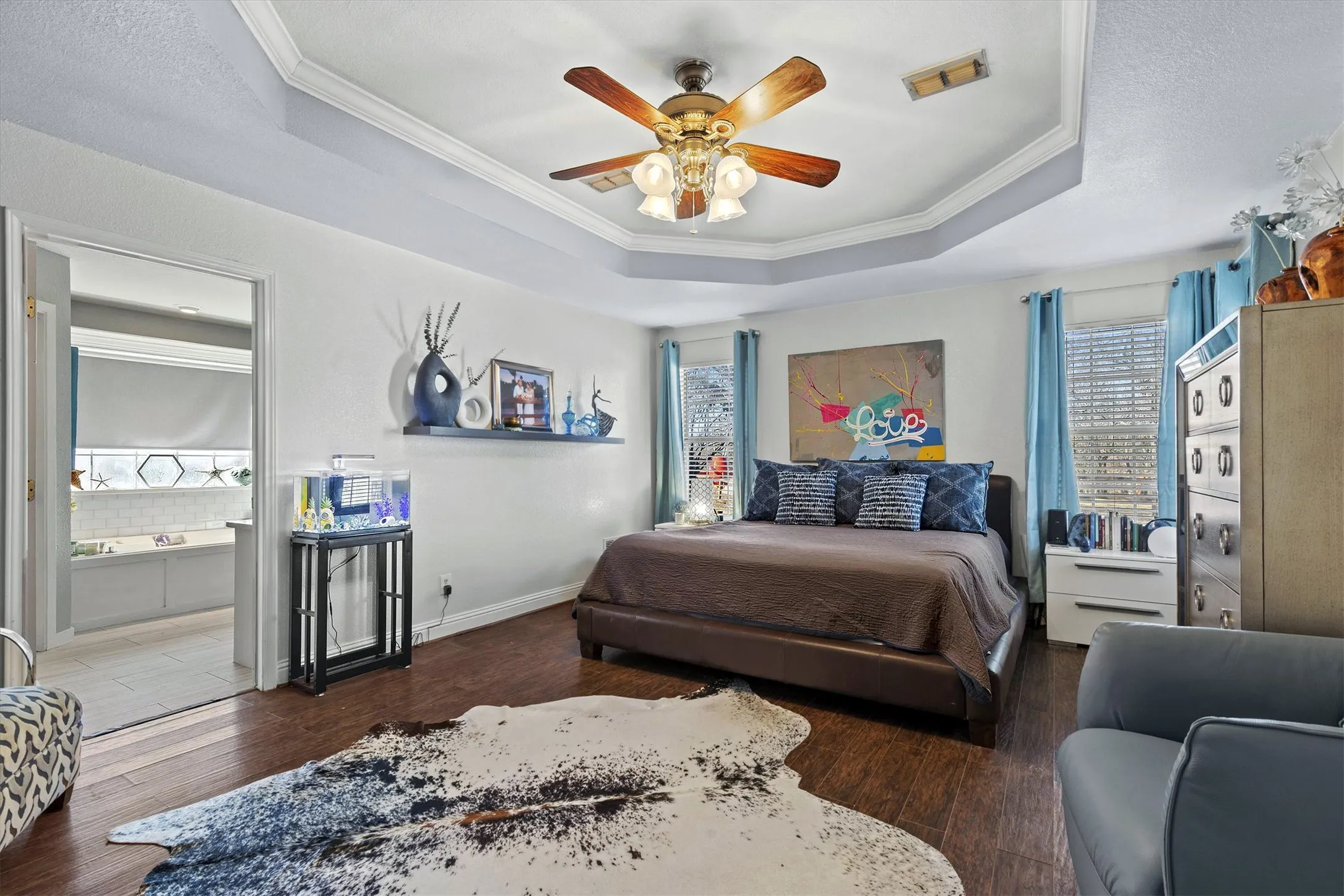 PRIMARY BEDROOM...Laminate Floor, Trayed Ceiling, 2-Inch Blinds