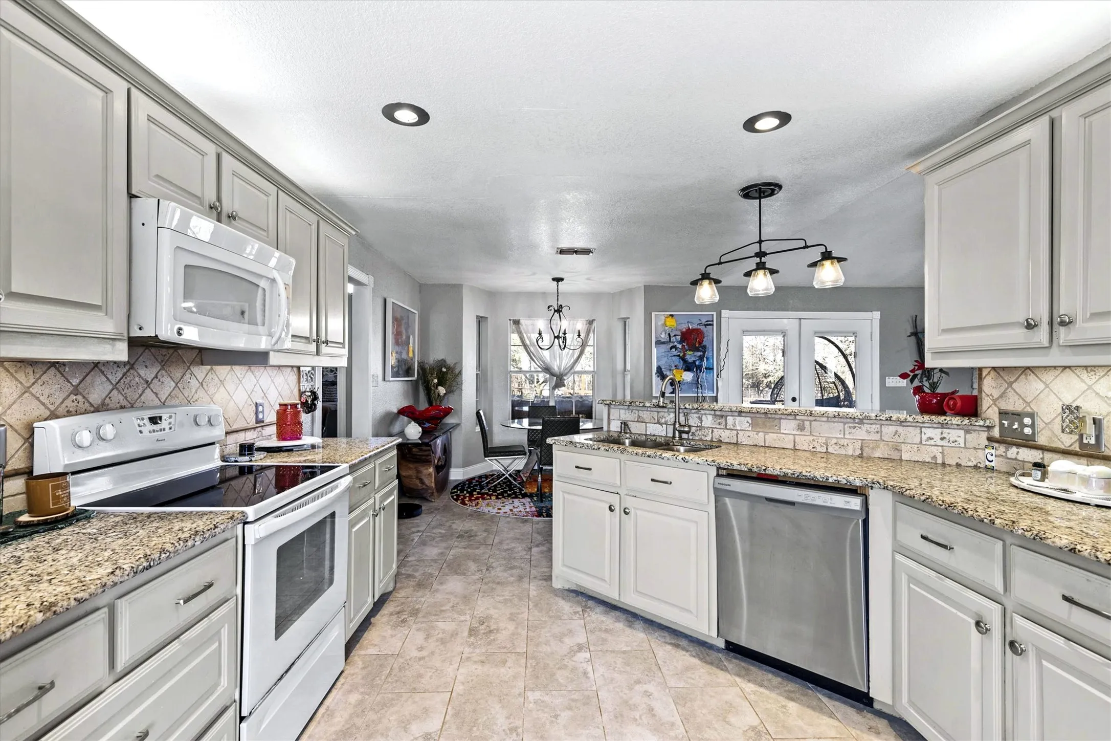 KITCHEN...Extra View