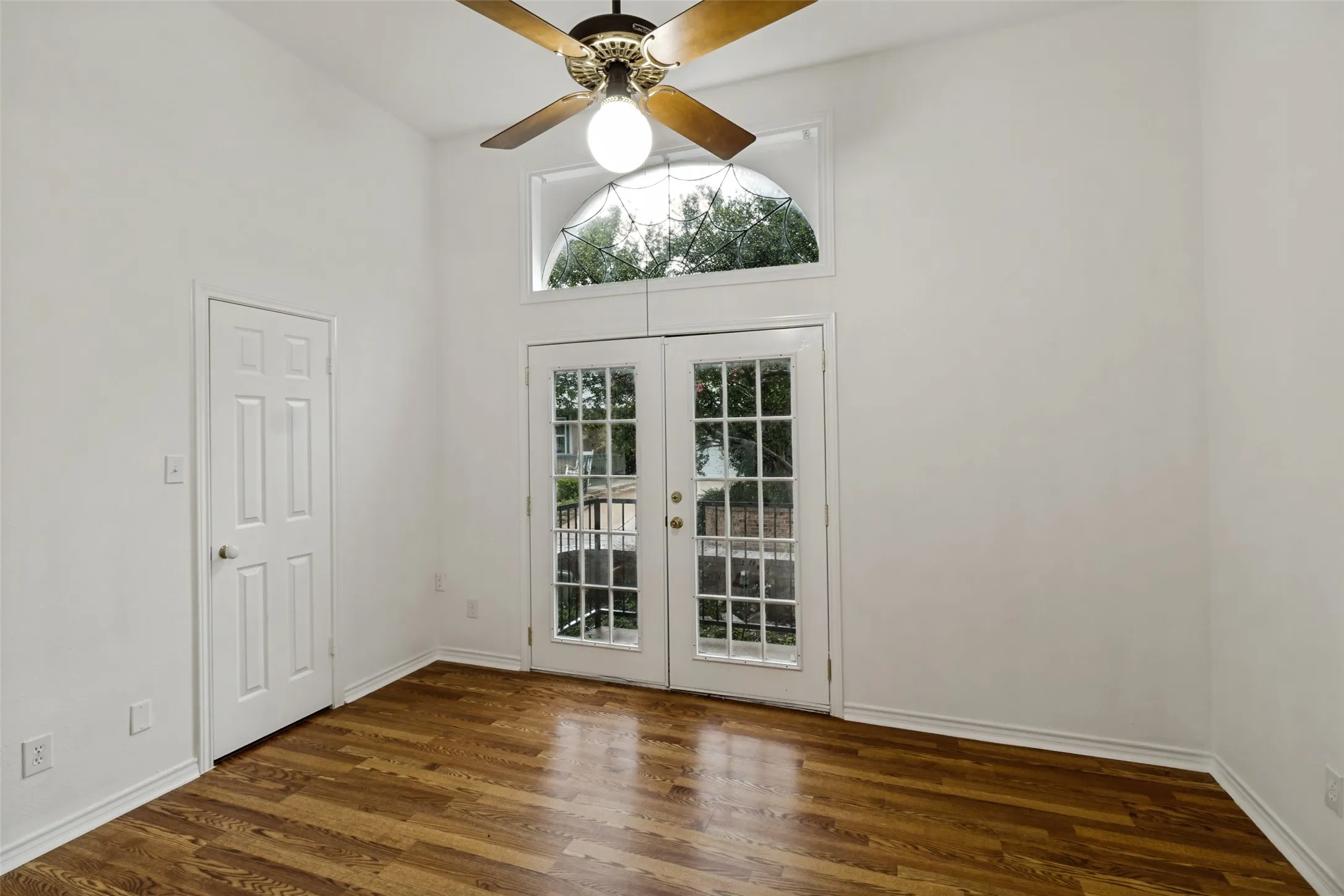 Single Family Residence For Sale in Dallas County , 3216 Trevolle Place, Dallas, Texas 75204, 2 Bedroom, 3 Bathroom, 1 Garage spaces, 2,258 Sqft, built in 1980, mls#21170560, Real Estate Agent in Dallas, Homes For Sale in Dallas county, Homes For Sale in Dallas, Realtor in Dallas Texas, Real Estate Brokerage Independent Realty Texas, Luminita Cordes Realtor