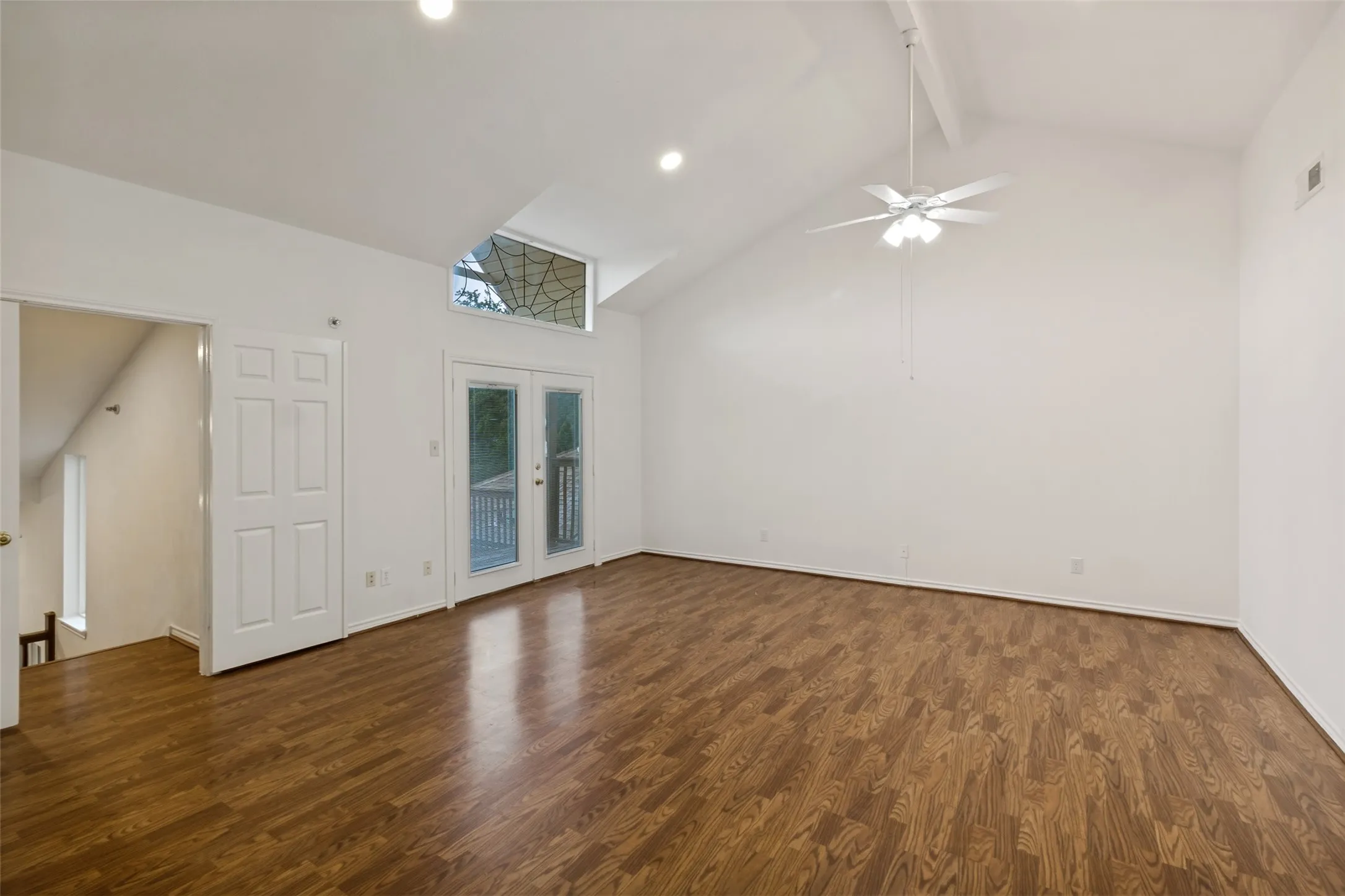 Single Family Residence For Sale in Dallas County , 3216 Trevolle Place, Dallas, Texas 75204, 2 Bedroom, 3 Bathroom, 1 Garage spaces, 2,258 Sqft, built in 1980, mls#21170560, Real Estate Agent in Dallas, Homes For Sale in Dallas county, Homes For Sale in Dallas, Realtor in Dallas Texas, Real Estate Brokerage Independent Realty Texas, Luminita Cordes Realtor
