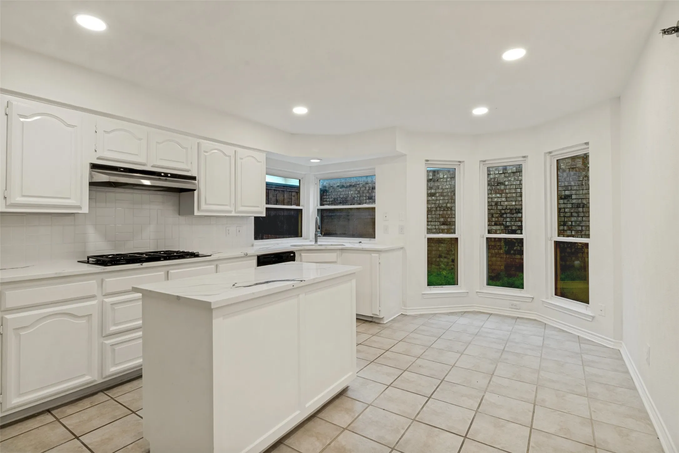 Single Family Residence For Sale in Dallas County , 3216 Trevolle Place, Dallas, Texas 75204, 2 Bedroom, 3 Bathroom, 1 Garage spaces, 2,258 Sqft, built in 1980, mls#21170560, Real Estate Agent in Dallas, Homes For Sale in Dallas county, Homes For Sale in Dallas, Realtor in Dallas Texas, Real Estate Brokerage Independent Realty Texas, Luminita Cordes Realtor