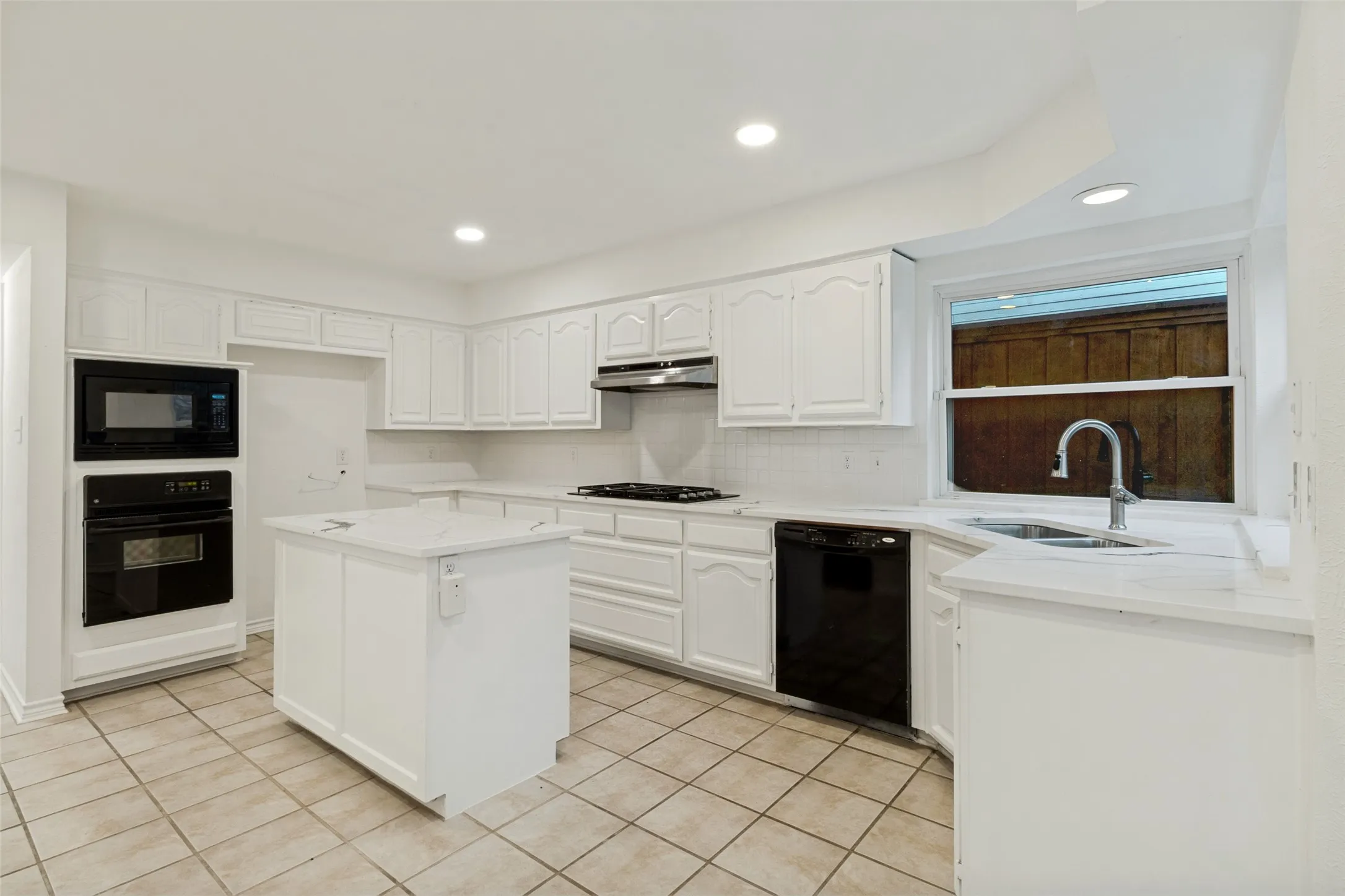 Single Family Residence For Sale in Dallas County , 3216 Trevolle Place, Dallas, Texas 75204, 2 Bedroom, 3 Bathroom, 1 Garage spaces, 2,258 Sqft, built in 1980, mls#21170560, Real Estate Agent in Dallas, Homes For Sale in Dallas county, Homes For Sale in Dallas, Realtor in Dallas Texas, Real Estate Brokerage Independent Realty Texas, Luminita Cordes Realtor