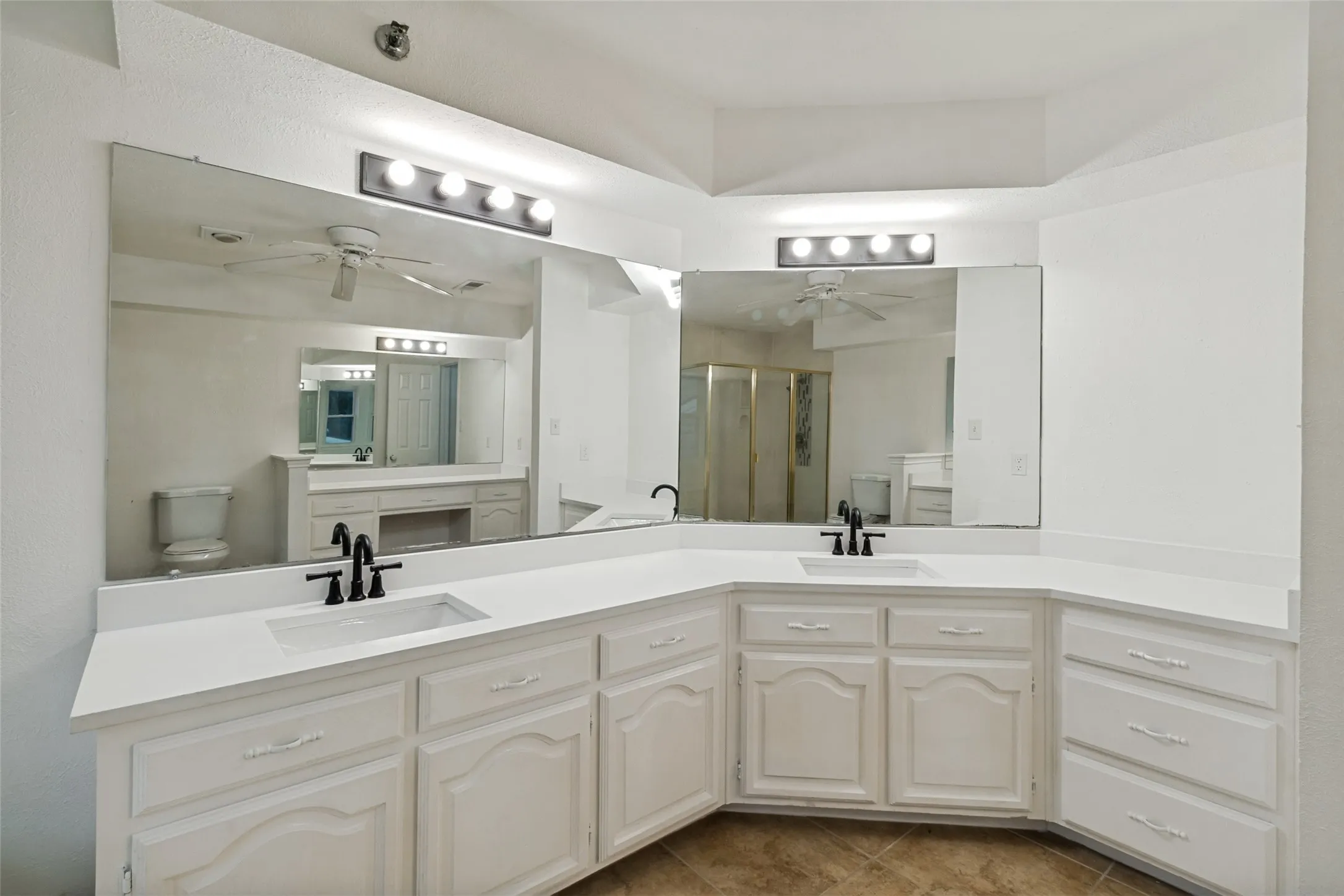 Single Family Residence For Sale in Dallas County , 3216 Trevolle Place, Dallas, Texas 75204, 2 Bedroom, 3 Bathroom, 1 Garage spaces, 2,258 Sqft, built in 1980, mls#21170560, Real Estate Agent in Dallas, Homes For Sale in Dallas county, Homes For Sale in Dallas, Realtor in Dallas Texas, Real Estate Brokerage Independent Realty Texas, Luminita Cordes Realtor
