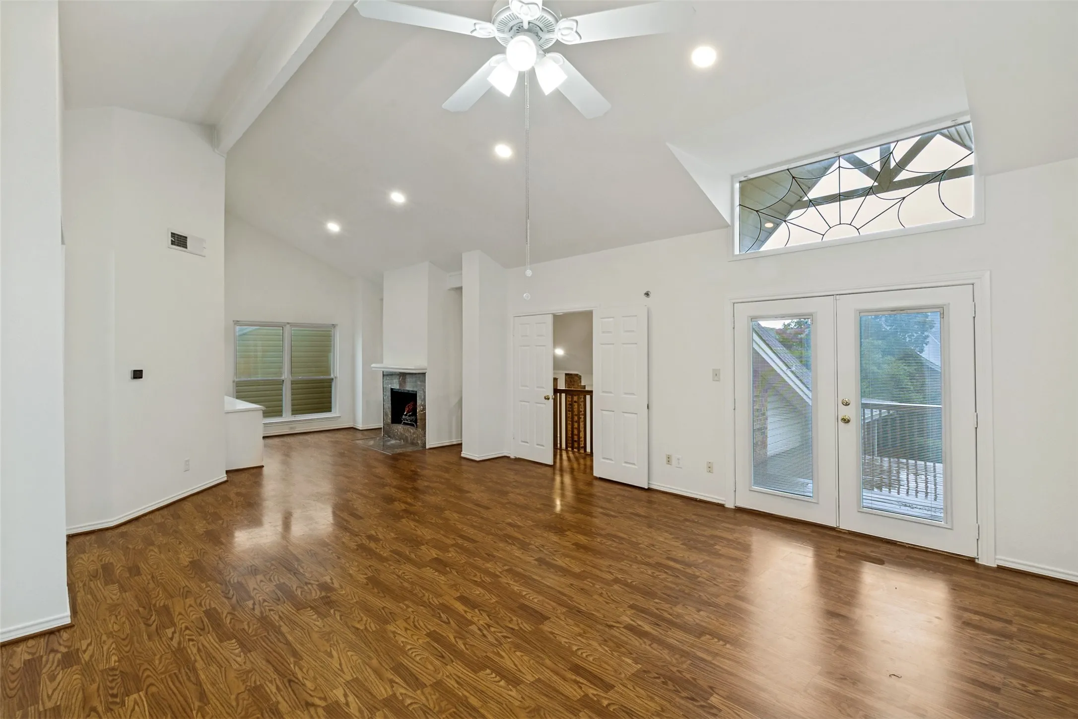 Single Family Residence For Sale in Dallas County , 3216 Trevolle Place, Dallas, Texas 75204, 2 Bedroom, 3 Bathroom, 1 Garage spaces, 2,258 Sqft, built in 1980, mls#21170560, Real Estate Agent in Dallas, Homes For Sale in Dallas county, Homes For Sale in Dallas, Realtor in Dallas Texas, Real Estate Brokerage Independent Realty Texas, Luminita Cordes Realtor