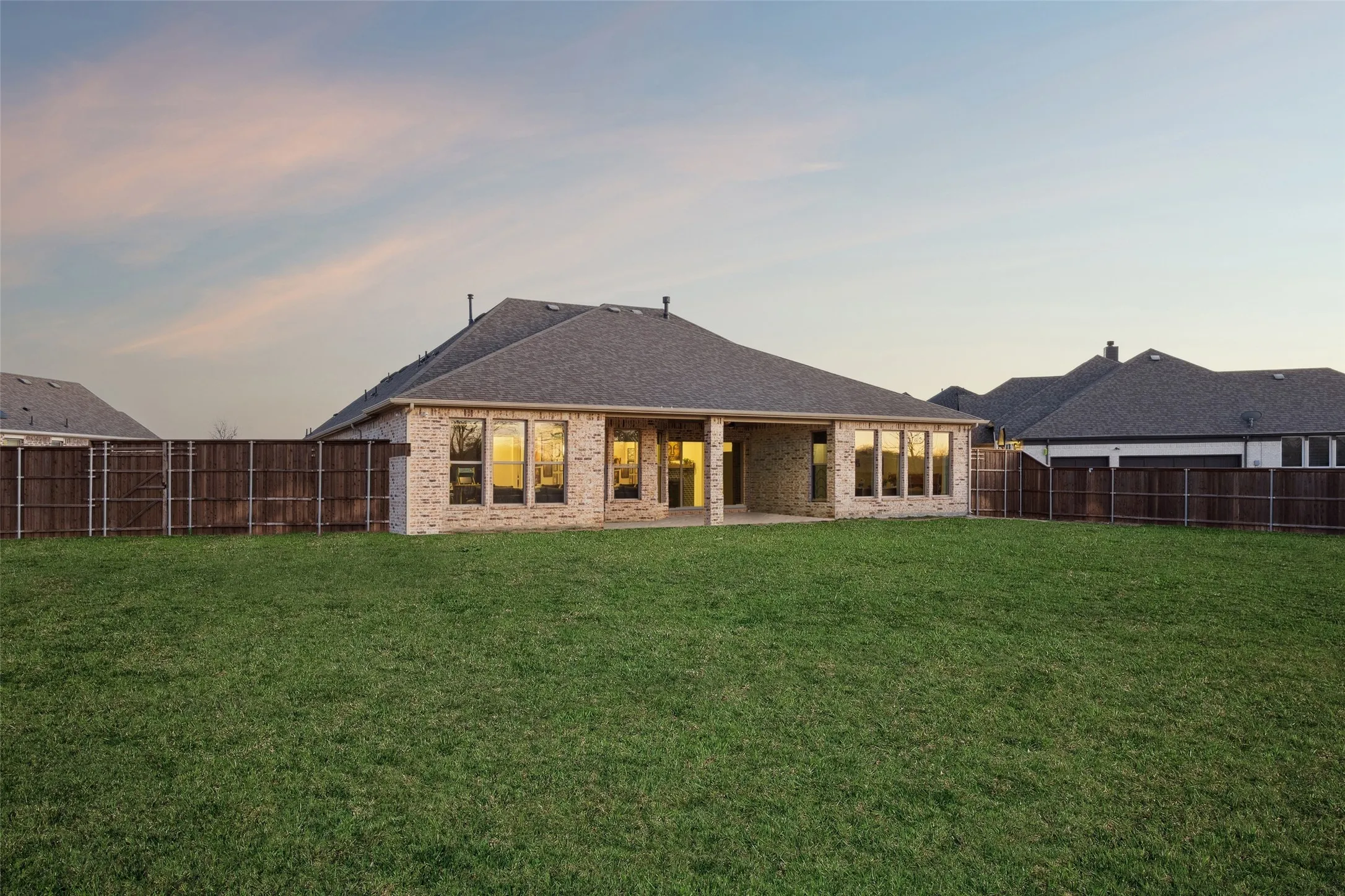 Single Family Residence For Sale in Denton County , 203 Citation Lane, Hickory Creek, Texas 75065, 4 Bedroom, 4 Bathroom, 3 Garage spaces, 3,275 Sqft, built in 2020, Preowned, mls#21166880, Real Estate Agent in Hickory Creek, Homes For Sale in Denton county, Homes For Sale in Hickory Creek, Realtor in Hickory Creek Texas, Real Estate Brokerage Independent Realty Texas, Luminita Cordes Realtor
