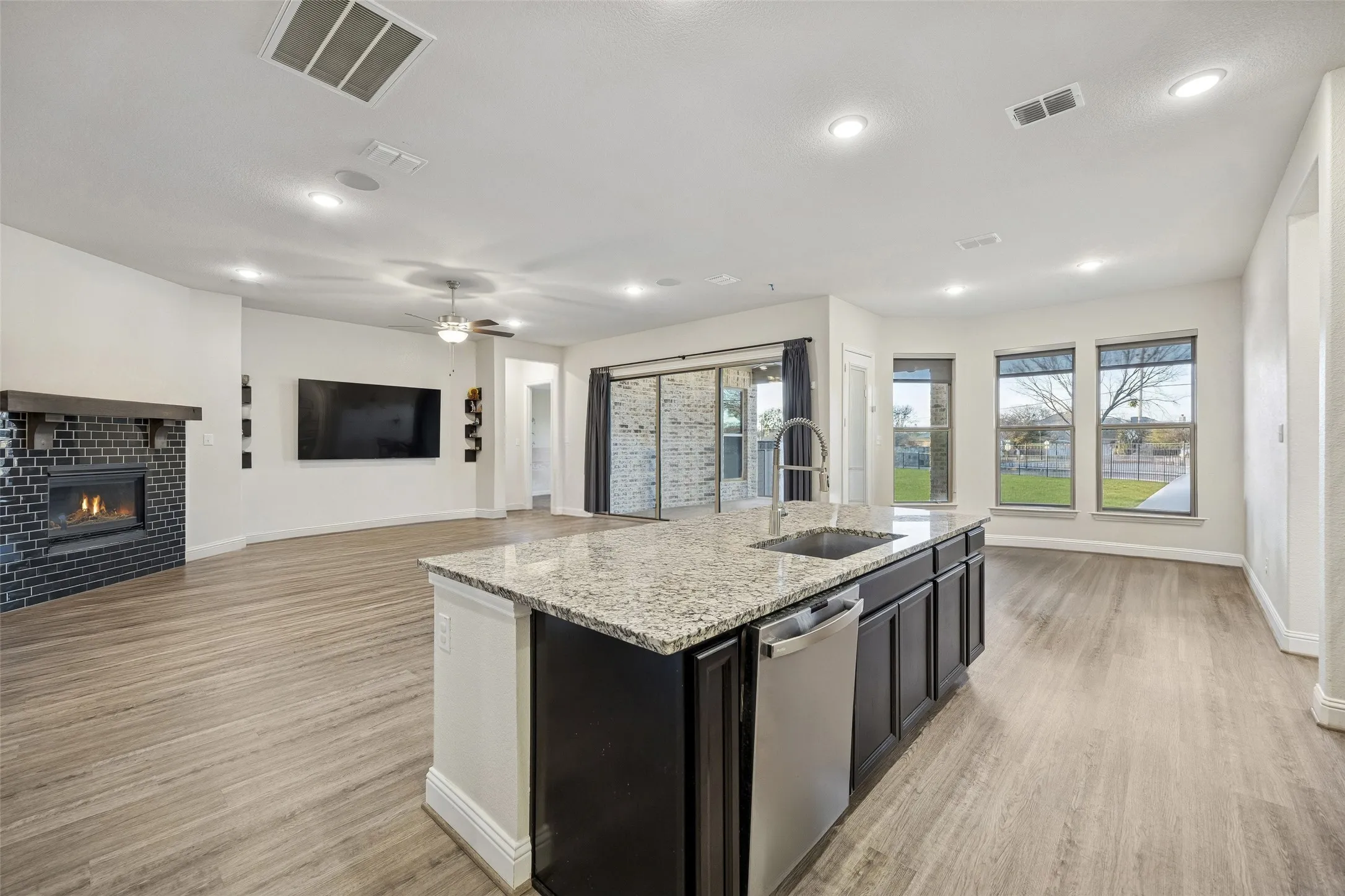 Single Family Residence For Sale in Denton County , 203 Citation Lane, Hickory Creek, Texas 75065, 4 Bedroom, 4 Bathroom, 3 Garage spaces, 3,275 Sqft, built in 2020, Preowned, mls#21166880, Real Estate Agent in Hickory Creek, Homes For Sale in Denton county, Homes For Sale in Hickory Creek, Realtor in Hickory Creek Texas, Real Estate Brokerage Independent Realty Texas, Luminita Cordes Realtor