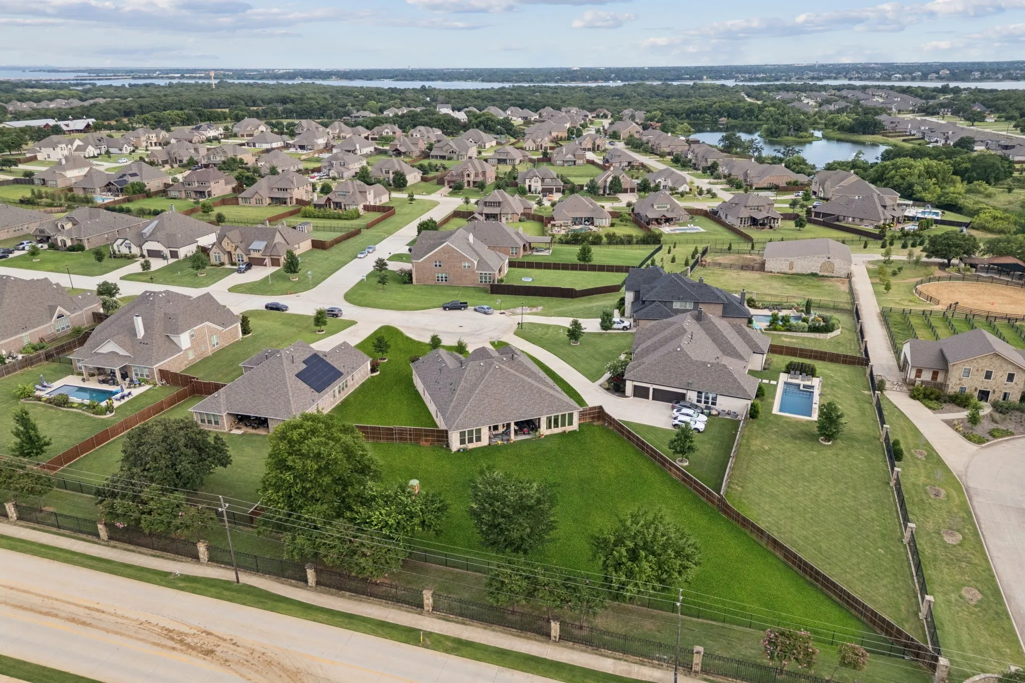 Single Family Residence For Sale in Denton County , 203 Citation Lane, Hickory Creek, Texas 75065, 4 Bedroom, 4 Bathroom, 3 Garage spaces, 3,275 Sqft, built in 2020, Preowned, mls#21166880, Real Estate Agent in Hickory Creek, Homes For Sale in Denton county, Homes For Sale in Hickory Creek, Realtor in Hickory Creek Texas, Real Estate Brokerage Independent Realty Texas, Luminita Cordes Realtor
