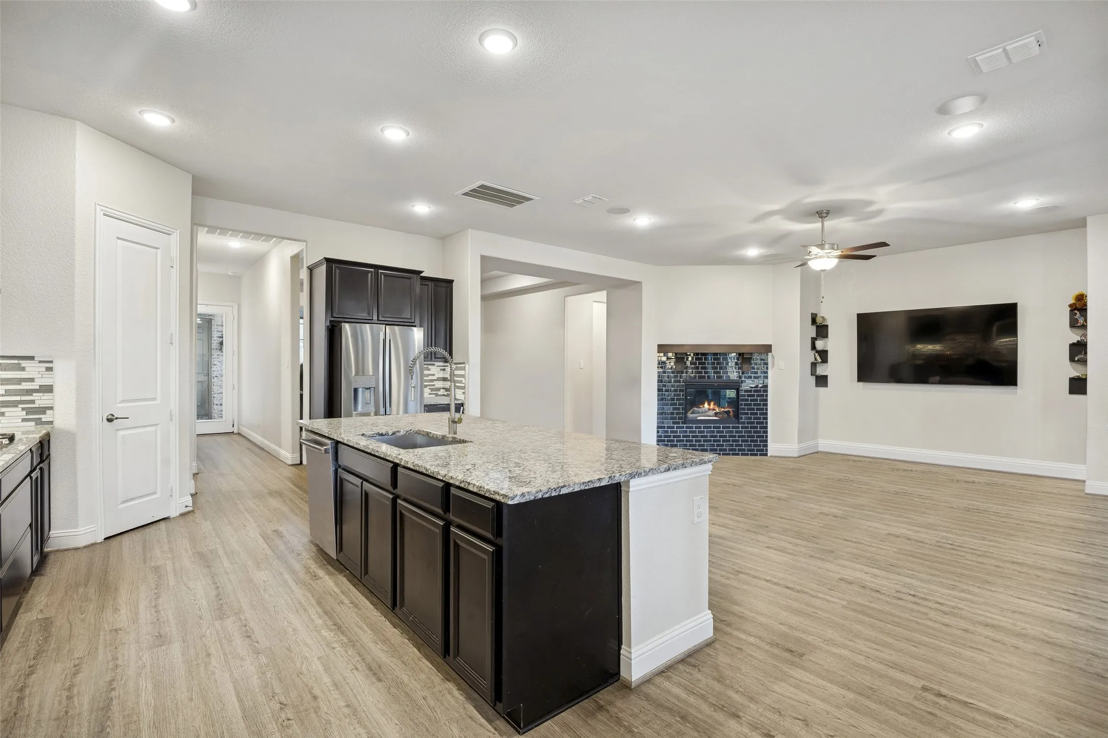 Single Family Residence For Sale in Denton County , 203 Citation Lane, Hickory Creek, Texas 75065, 4 Bedroom, 4 Bathroom, 3 Garage spaces, 3,275 Sqft, built in 2020, Preowned, mls#21166880, Real Estate Agent in Hickory Creek, Homes For Sale in Denton county, Homes For Sale in Hickory Creek, Realtor in Hickory Creek Texas, Real Estate Brokerage Independent Realty Texas, Luminita Cordes Realtor