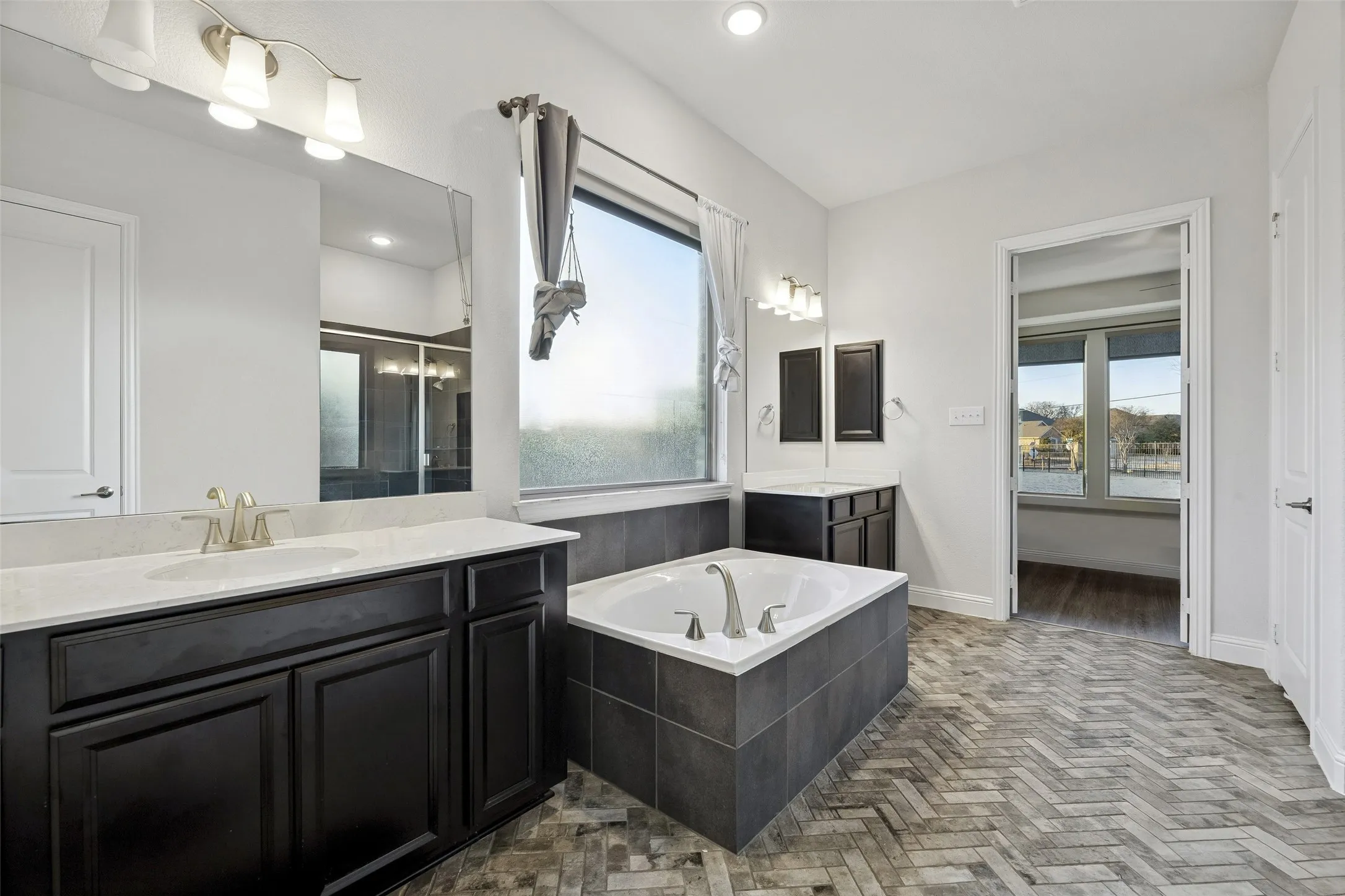 Single Family Residence For Sale in Denton County , 203 Citation Lane, Hickory Creek, Texas 75065, 4 Bedroom, 4 Bathroom, 3 Garage spaces, 3,275 Sqft, built in 2020, Preowned, mls#21166880, Real Estate Agent in Hickory Creek, Homes For Sale in Denton county, Homes For Sale in Hickory Creek, Realtor in Hickory Creek Texas, Real Estate Brokerage Independent Realty Texas, Luminita Cordes Realtor