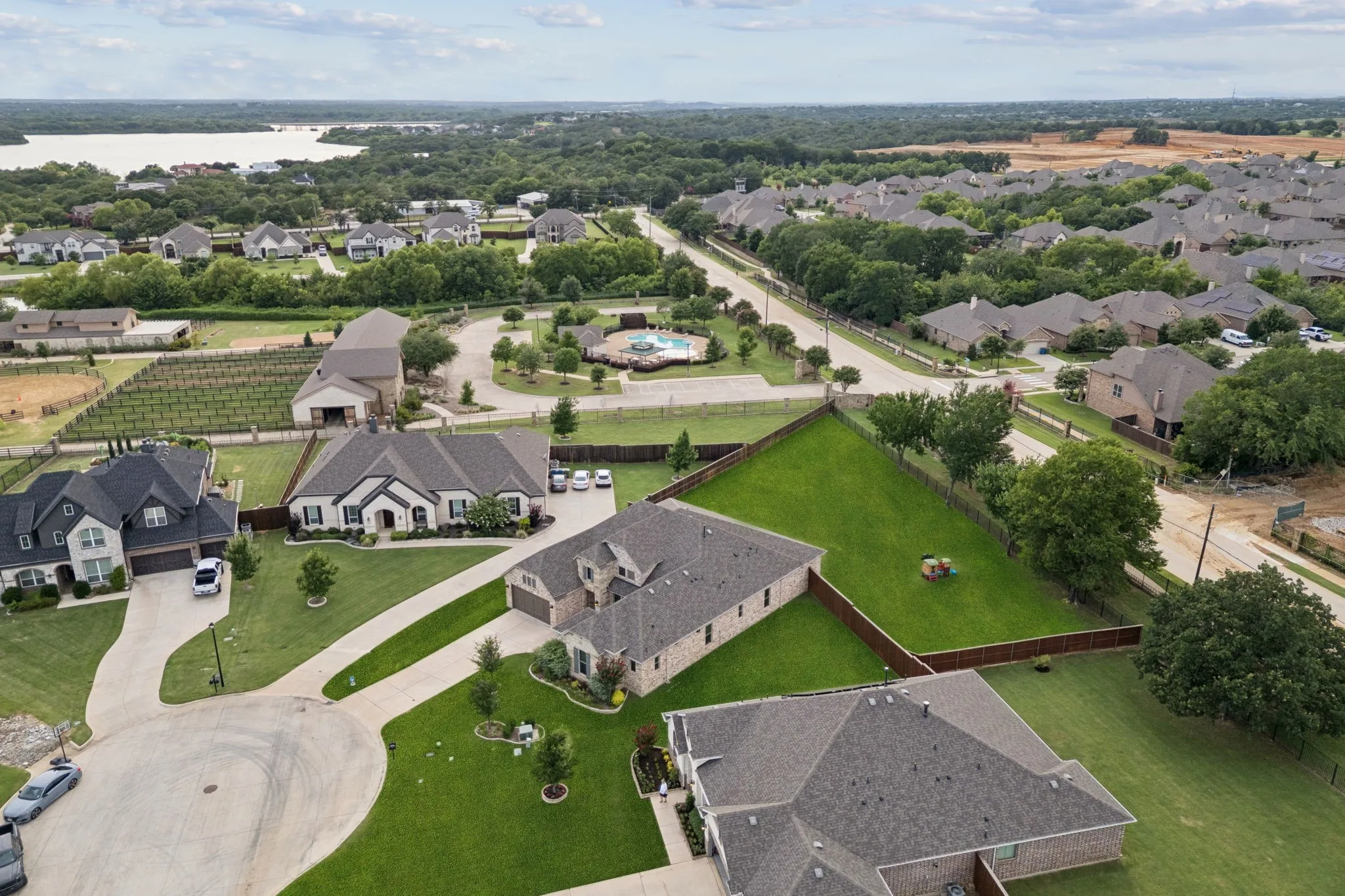 Single Family Residence For Sale in Denton County , 203 Citation Lane, Hickory Creek, Texas 75065, 4 Bedroom, 4 Bathroom, 3 Garage spaces, 3,275 Sqft, built in 2020, Preowned, mls#21166880, Real Estate Agent in Hickory Creek, Homes For Sale in Denton county, Homes For Sale in Hickory Creek, Realtor in Hickory Creek Texas, Real Estate Brokerage Independent Realty Texas, Luminita Cordes Realtor