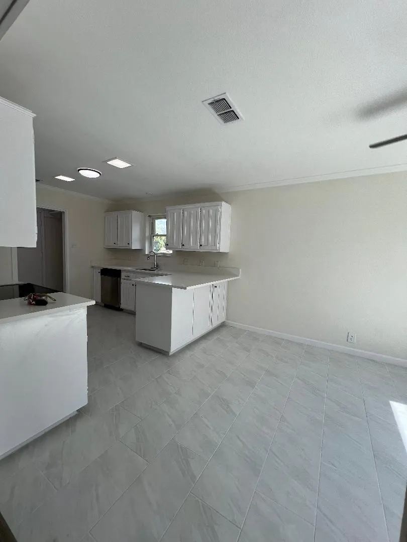 Single Family Residence For Rent in Johnson County , 1500 Hyde Park Boulevard, Cleburne, Texas 76033, 3 Bedrooms, 2 Bathrooms, 2 Garage spaces, 1,635 Sqft, built in 1987, Preowned, Price $2,150, mls#21174931, Real Estate Agent in Cleburne, Homes For Rent in Johnson county, Homes For Rent in Cleburne, Realtor in Cleburne Texas, Real Estate Brokerage Independent Realty Texas, Luminita Cordes Realtor
