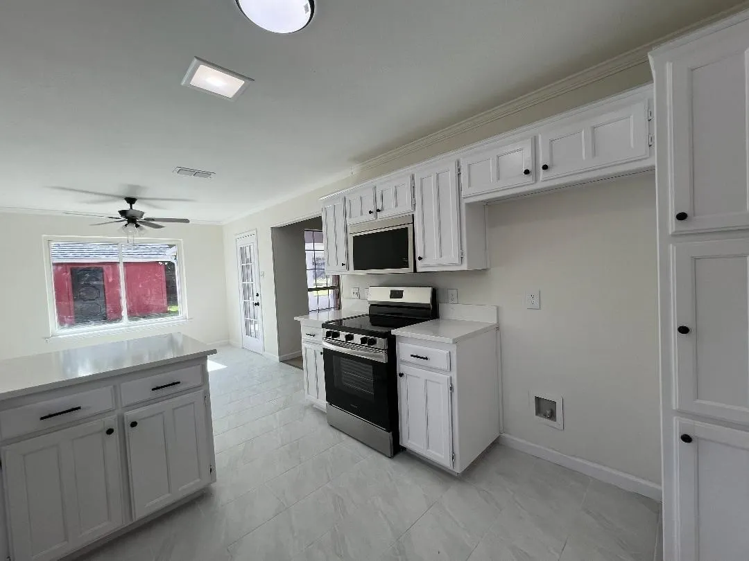 Single Family Residence For Rent in Johnson County , 1500 Hyde Park Boulevard, Cleburne, Texas 76033, 3 Bedrooms, 2 Bathrooms, 2 Garage spaces, 1,635 Sqft, built in 1987, Preowned, Price $2,150, mls#21174931, Real Estate Agent in Cleburne, Homes For Rent in Johnson county, Homes For Rent in Cleburne, Realtor in Cleburne Texas, Real Estate Brokerage Independent Realty Texas, Luminita Cordes Realtor