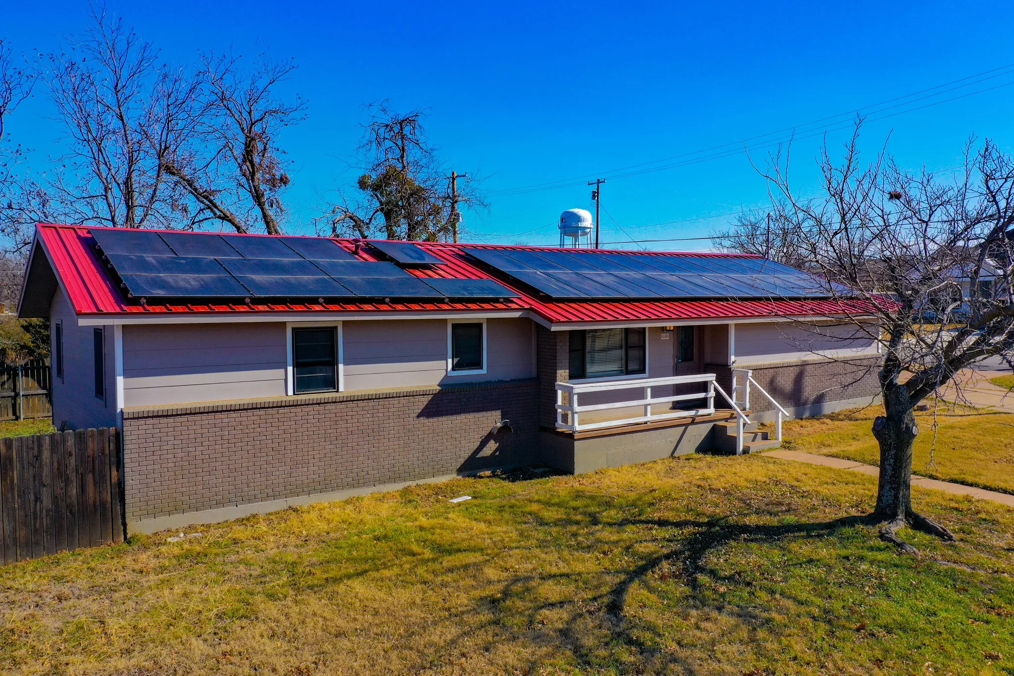 Single Family Residence For Sale in Jack County , 202 N 10th Street, Jacksboro, Texas 76458, 4 Bedroom, 2 Bathroom, Garage spaces, 1,758 Sqft, built in 1966, Preowned, mls#21174965, Real Estate Agent in Jacksboro, Homes For Sale in Jack county, Homes For Sale in Jacksboro, Realtor in Jacksboro Texas, Real Estate Brokerage Independent Realty Texas, Luminita Cordes Realtor