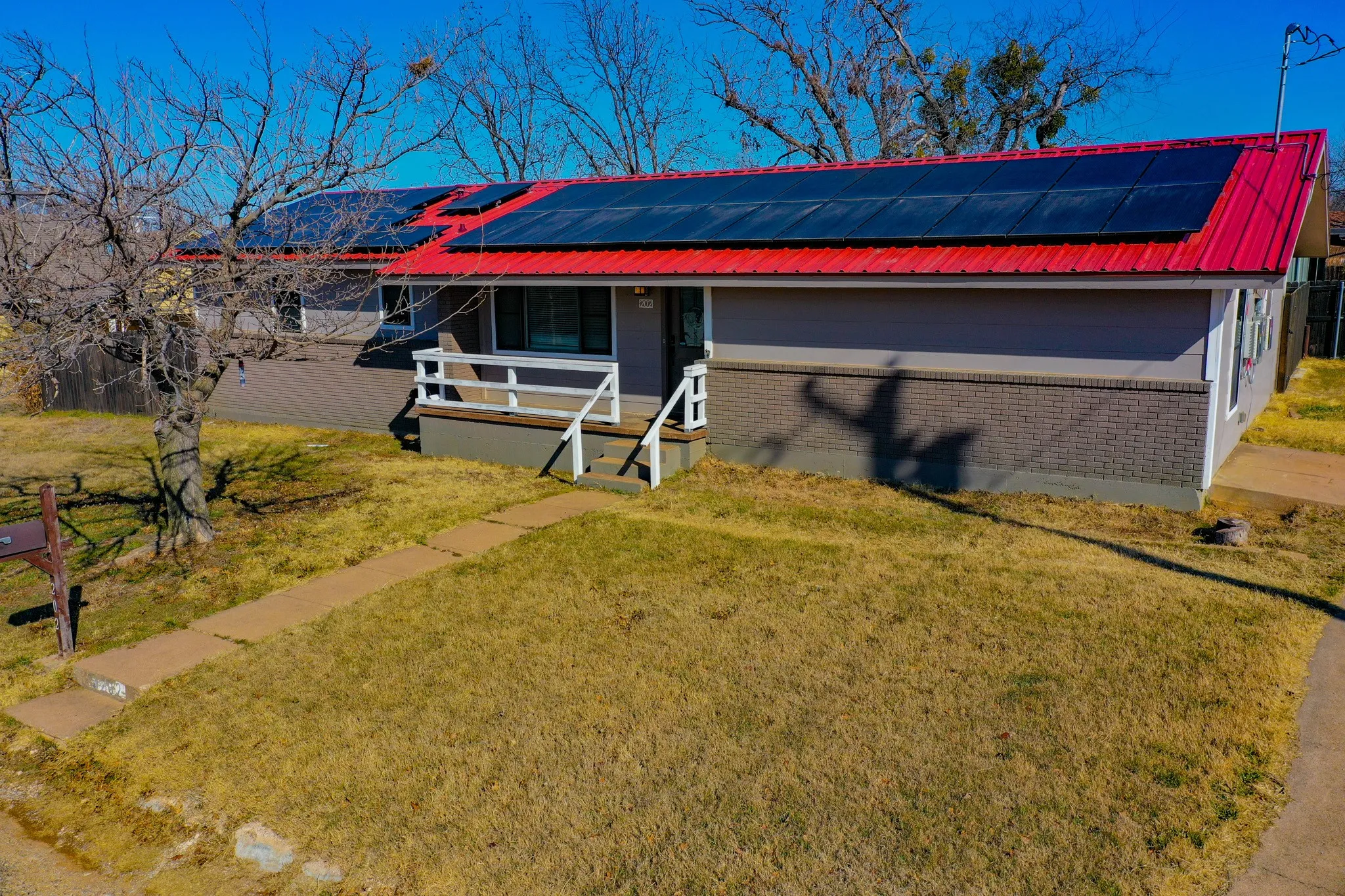 Single Family Residence For Sale in Jack County , 202 N 10th Street, Jacksboro, Texas 76458, 4 Bedroom, 2 Bathroom, Garage spaces, 1,758 Sqft, built in 1966, Preowned, mls#21174965, Real Estate Agent in Jacksboro, Homes For Sale in Jack county, Homes For Sale in Jacksboro, Realtor in Jacksboro Texas, Real Estate Brokerage Independent Realty Texas, Luminita Cordes Realtor