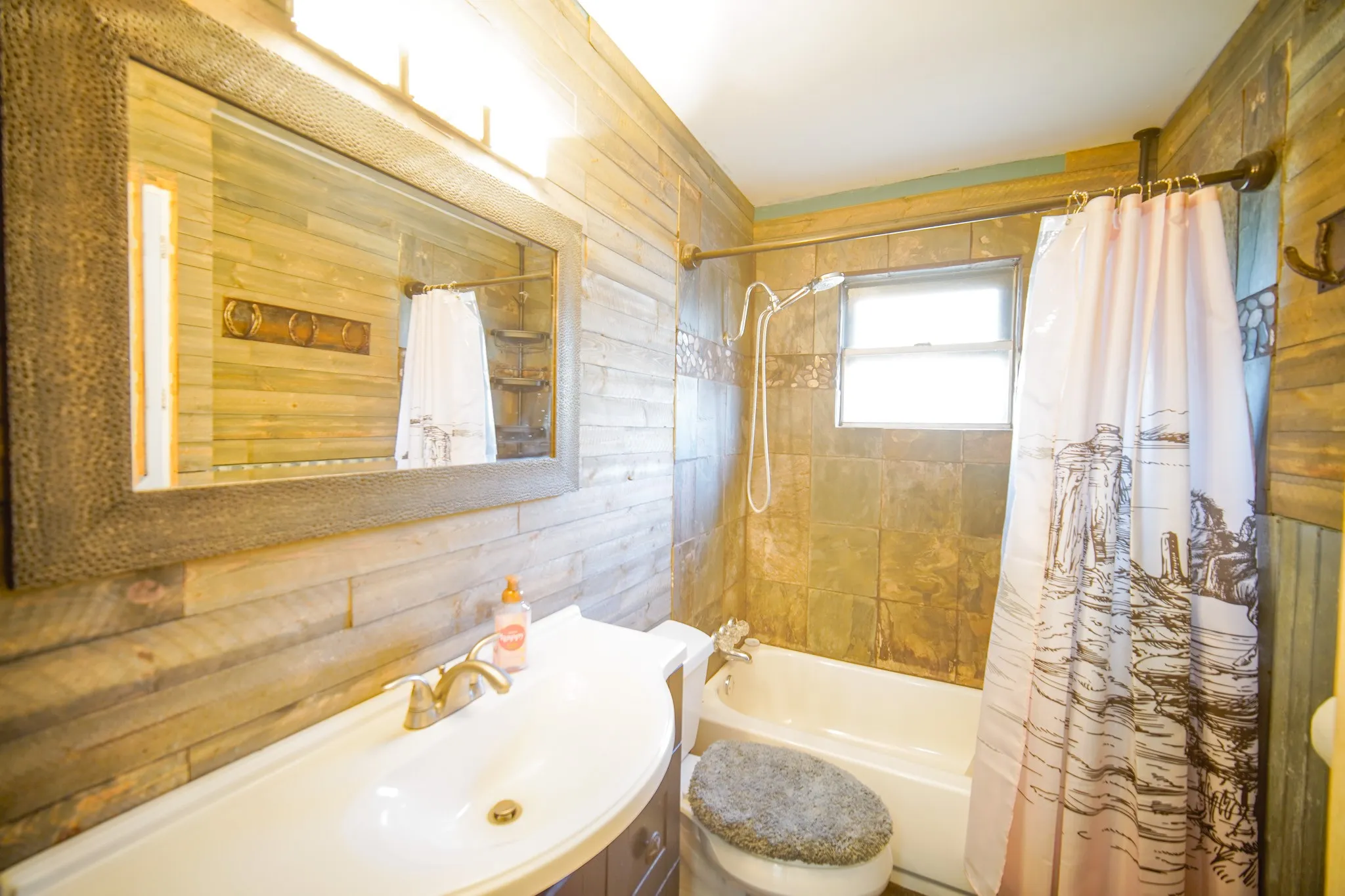 Single Family Residence For Sale in Jack County , 202 N 10th Street, Jacksboro, Texas 76458, 4 Bedroom, 2 Bathroom, Garage spaces, 1,758 Sqft, built in 1966, Preowned, mls#21174965, Real Estate Agent in Jacksboro, Homes For Sale in Jack county, Homes For Sale in Jacksboro, Realtor in Jacksboro Texas, Real Estate Brokerage Independent Realty Texas, Luminita Cordes Realtor