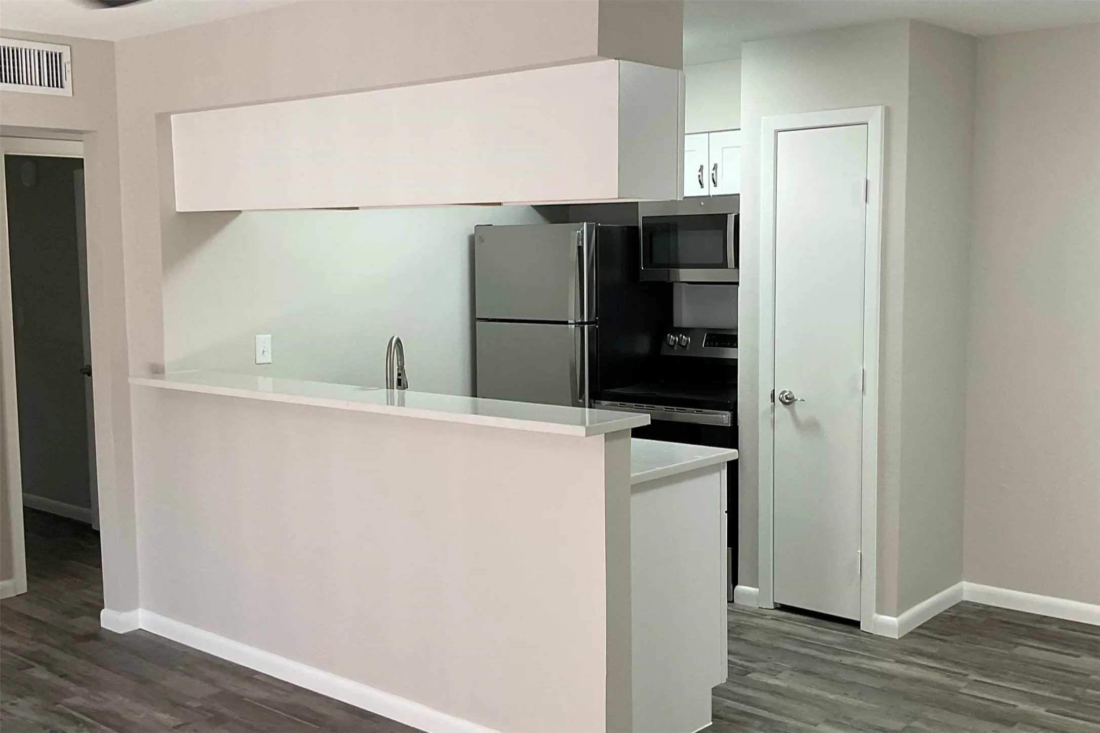 Apartment For Rent in Hunt County , 6011 Interstate Hwy 30, Greenville, Texas 75402, 2 Bedrooms, 2 Bathrooms, Garage spaces, 1,000 Sqft, built in 1971, Price $1,050, mls#21175124, Real Estate Agent in Greenville, Homes For Rent in Hunt county, Homes For Rent in Greenville, Realtor in Greenville Texas, Real Estate Brokerage Independent Realty Texas, Luminita Cordes Realtor