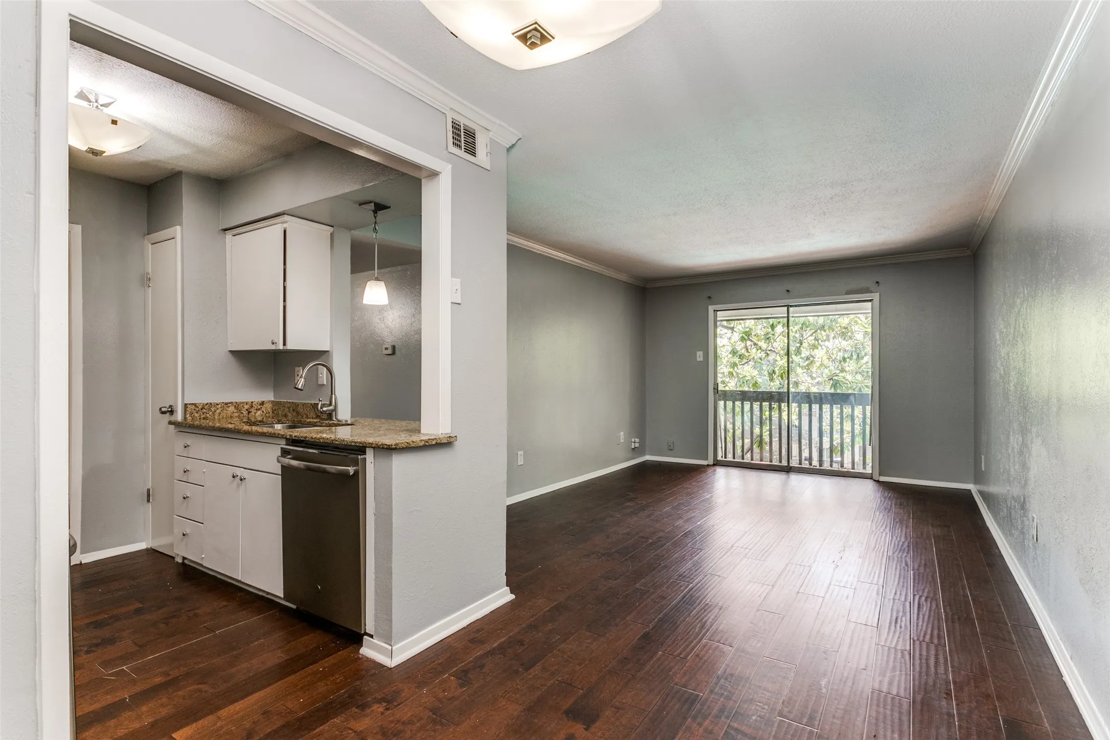 Condominium For Sale in Dallas County , 4837 Cedar Springs Road 316, Dallas, Texas 75219, 2 Bedroom, 2 Bathroom, Garage spaces, 961 Sqft, built in 1970, Preowned, mls#21175093, Real Estate Agent in Dallas, Homes For Sale in Dallas county, Homes For Sale in Dallas, Realtor in Dallas Texas, Real Estate Brokerage Independent Realty Texas, Luminita Cordes Realtor