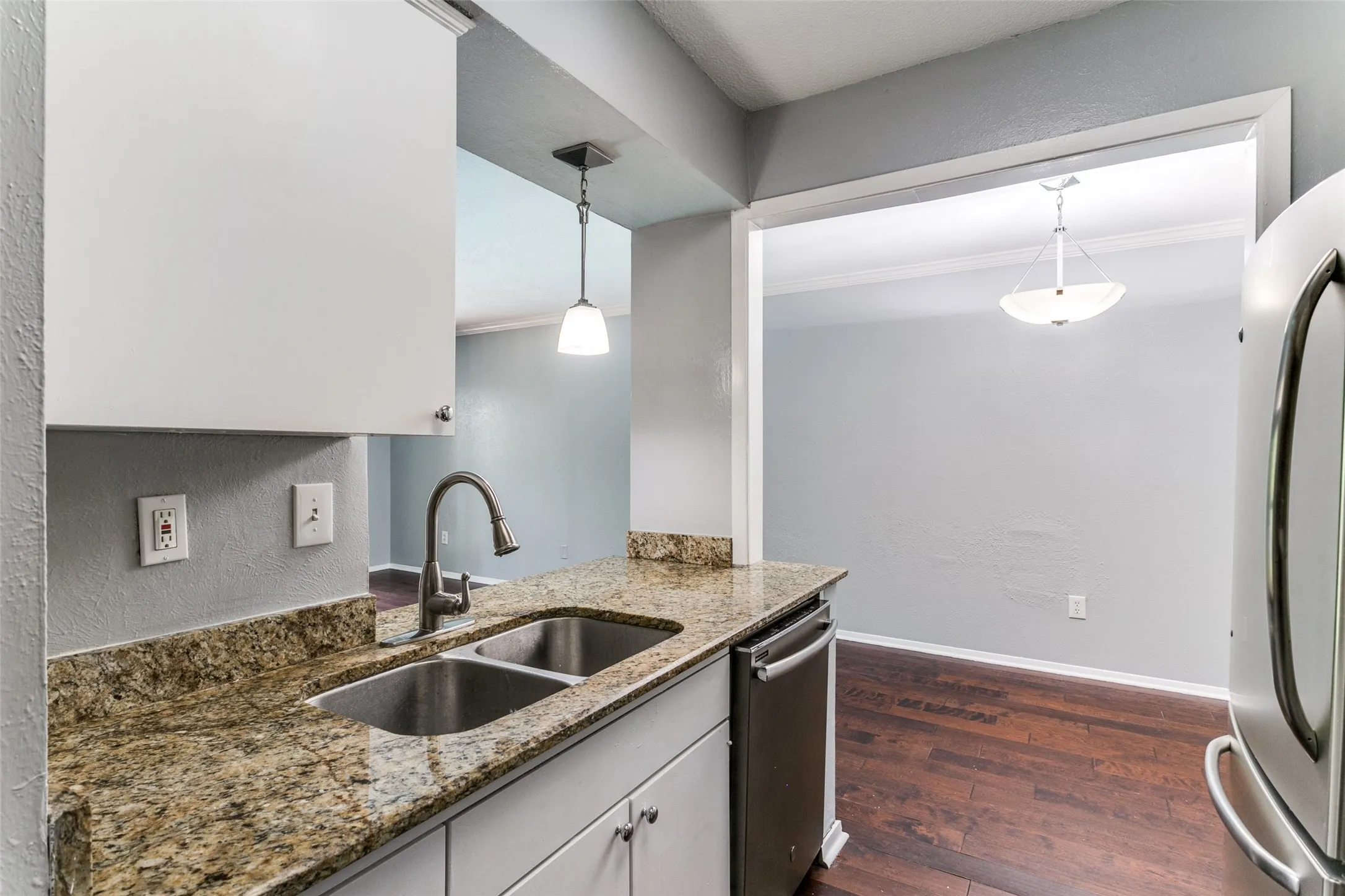 Condominium For Sale in Dallas County , 4837 Cedar Springs Road 316, Dallas, Texas 75219, 2 Bedroom, 2 Bathroom, Garage spaces, 961 Sqft, built in 1970, Preowned, mls#21175093, Real Estate Agent in Dallas, Homes For Sale in Dallas county, Homes For Sale in Dallas, Realtor in Dallas Texas, Real Estate Brokerage Independent Realty Texas, Luminita Cordes Realtor