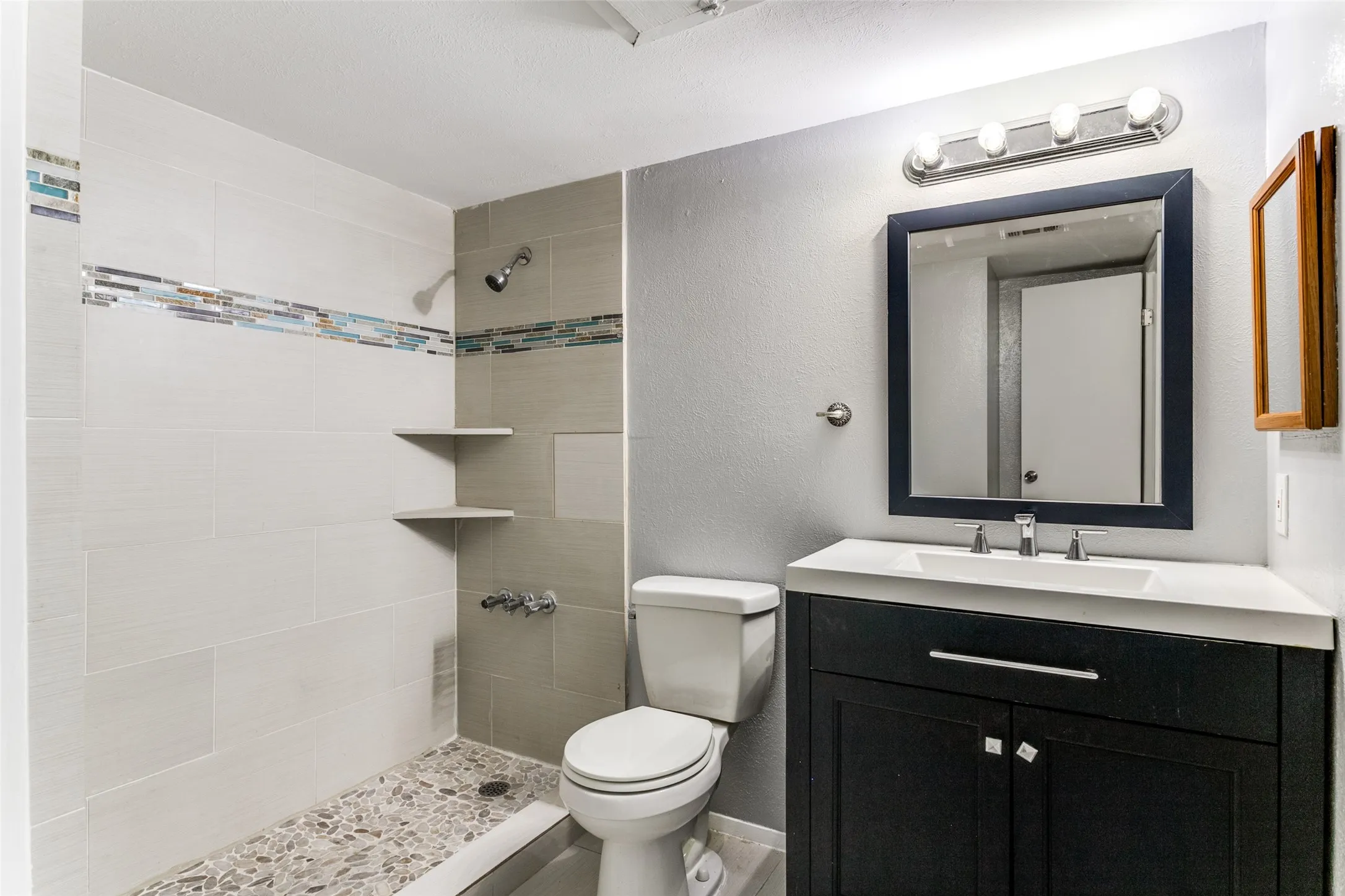 Condominium For Sale in Dallas County , 4837 Cedar Springs Road 316, Dallas, Texas 75219, 2 Bedroom, 2 Bathroom, Garage spaces, 961 Sqft, built in 1970, Preowned, mls#21175093, Real Estate Agent in Dallas, Homes For Sale in Dallas county, Homes For Sale in Dallas, Realtor in Dallas Texas, Real Estate Brokerage Independent Realty Texas, Luminita Cordes Realtor