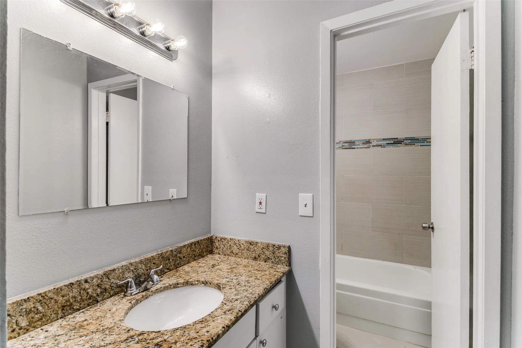 Condominium For Sale in Dallas County , 4837 Cedar Springs Road 316, Dallas, Texas 75219, 2 Bedroom, 2 Bathroom, Garage spaces, 961 Sqft, built in 1970, Preowned, mls#21175093, Real Estate Agent in Dallas, Homes For Sale in Dallas county, Homes For Sale in Dallas, Realtor in Dallas Texas, Real Estate Brokerage Independent Realty Texas, Luminita Cordes Realtor