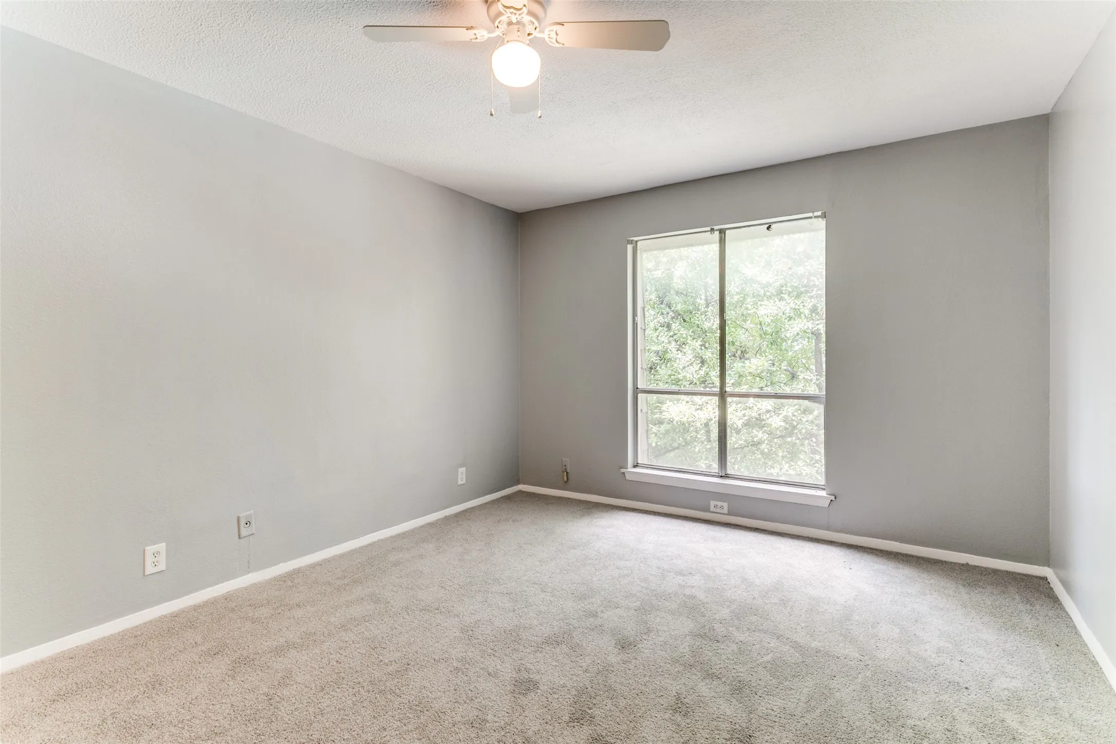 Condominium For Sale in Dallas County , 4837 Cedar Springs Road 316, Dallas, Texas 75219, 2 Bedroom, 2 Bathroom, Garage spaces, 961 Sqft, built in 1970, Preowned, mls#21175093, Real Estate Agent in Dallas, Homes For Sale in Dallas county, Homes For Sale in Dallas, Realtor in Dallas Texas, Real Estate Brokerage Independent Realty Texas, Luminita Cordes Realtor