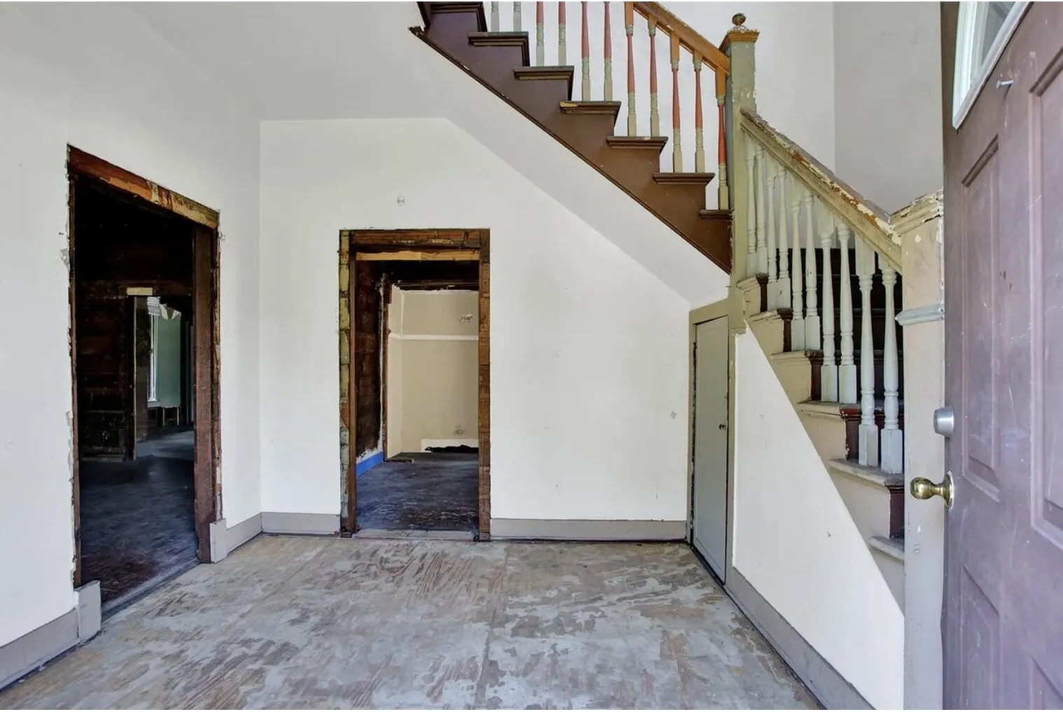 Entryway featuring stairway