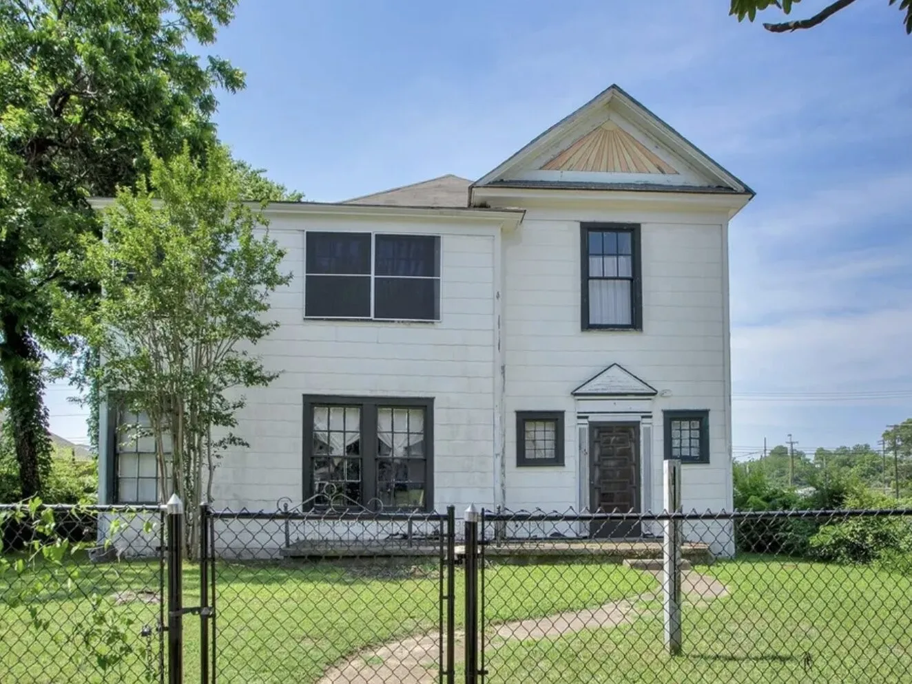 View of front of home with a gate and a fenced front yard