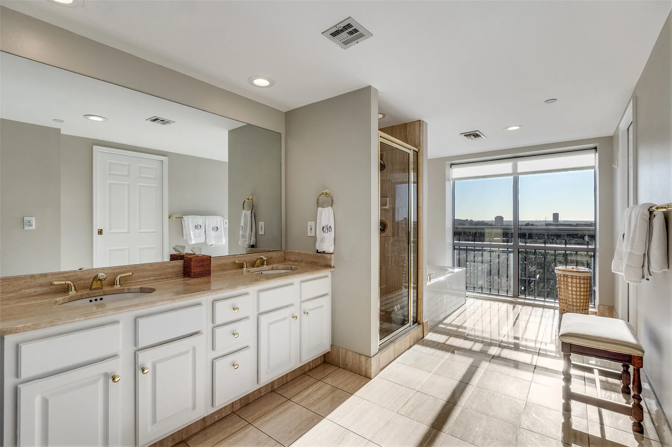 Condominium For Rent in Dallas County , 4242 Lomo Alto Drive N70, Highland Park, Texas 75219, 3 Bedroom, 4 Bathroom, 2 Garage spaces, 2,569 Sqft, built in 1950, Preowned, mls#21170038, Real Estate Agent in Highland Park, Homes For Rent in Dallas county, Homes For Rent in Highland Park, Realtor in Highland Park Texas, Real Estate Brokerage Independent Realty Texas, Luminita Cordes Realtor
