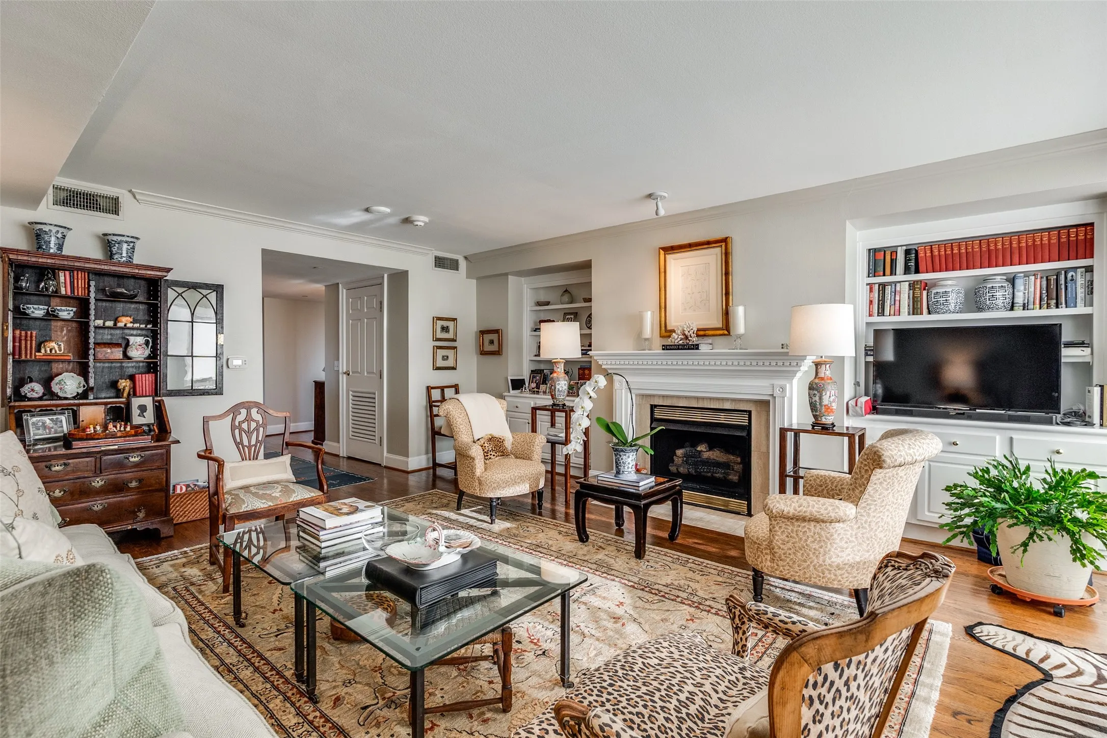 Condominium For Rent in Dallas County , 4242 Lomo Alto Drive N70, Highland Park, Texas 75219, 3 Bedroom, 4 Bathroom, 2 Garage spaces, 2,569 Sqft, built in 1950, Preowned, mls#21170038, Real Estate Agent in Highland Park, Homes For Rent in Dallas county, Homes For Rent in Highland Park, Realtor in Highland Park Texas, Real Estate Brokerage Independent Realty Texas, Luminita Cordes Realtor
