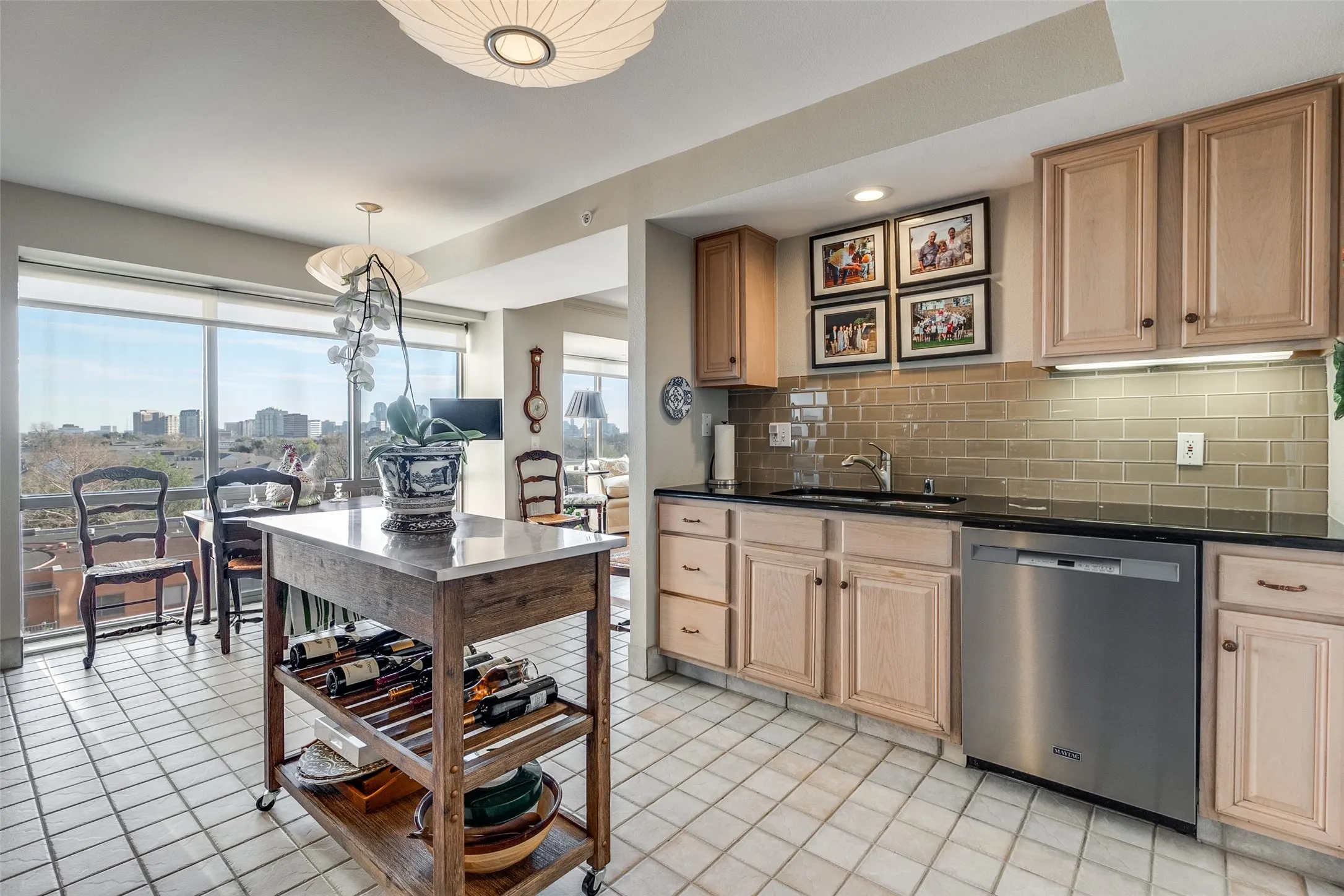 Condominium For Rent in Dallas County , 4242 Lomo Alto Drive N70, Highland Park, Texas 75219, 3 Bedroom, 4 Bathroom, 2 Garage spaces, 2,569 Sqft, built in 1950, Preowned, mls#21170038, Real Estate Agent in Highland Park, Homes For Rent in Dallas county, Homes For Rent in Highland Park, Realtor in Highland Park Texas, Real Estate Brokerage Independent Realty Texas, Luminita Cordes Realtor