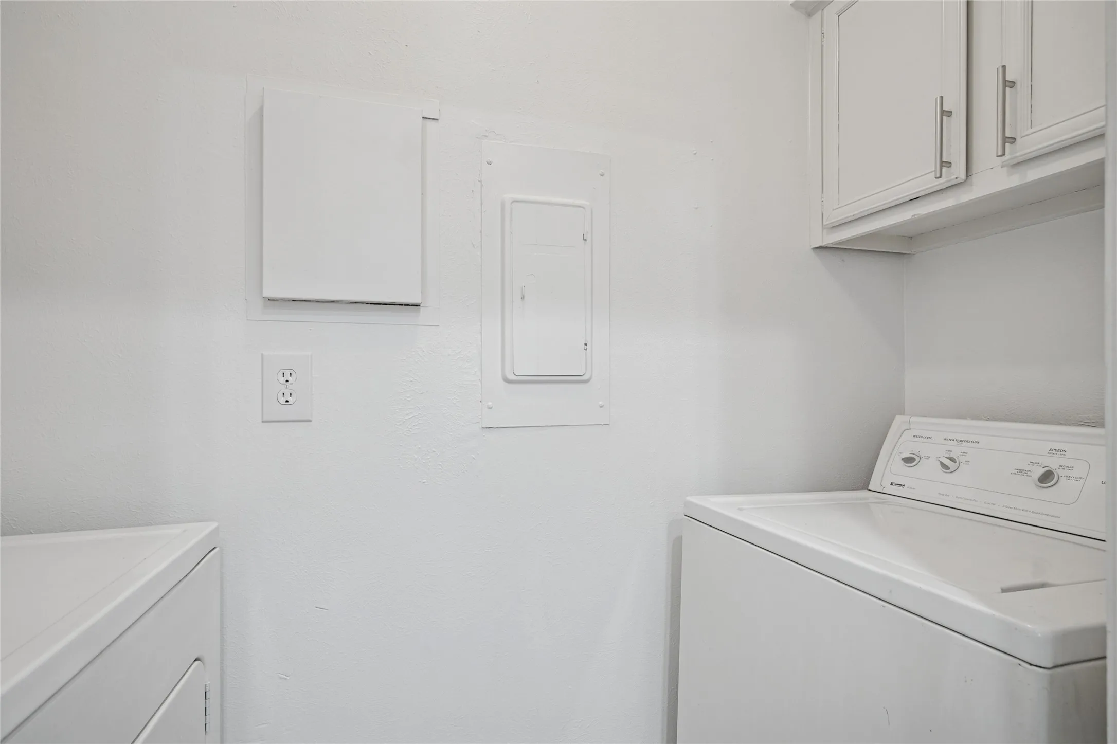 Washer and dryer stay