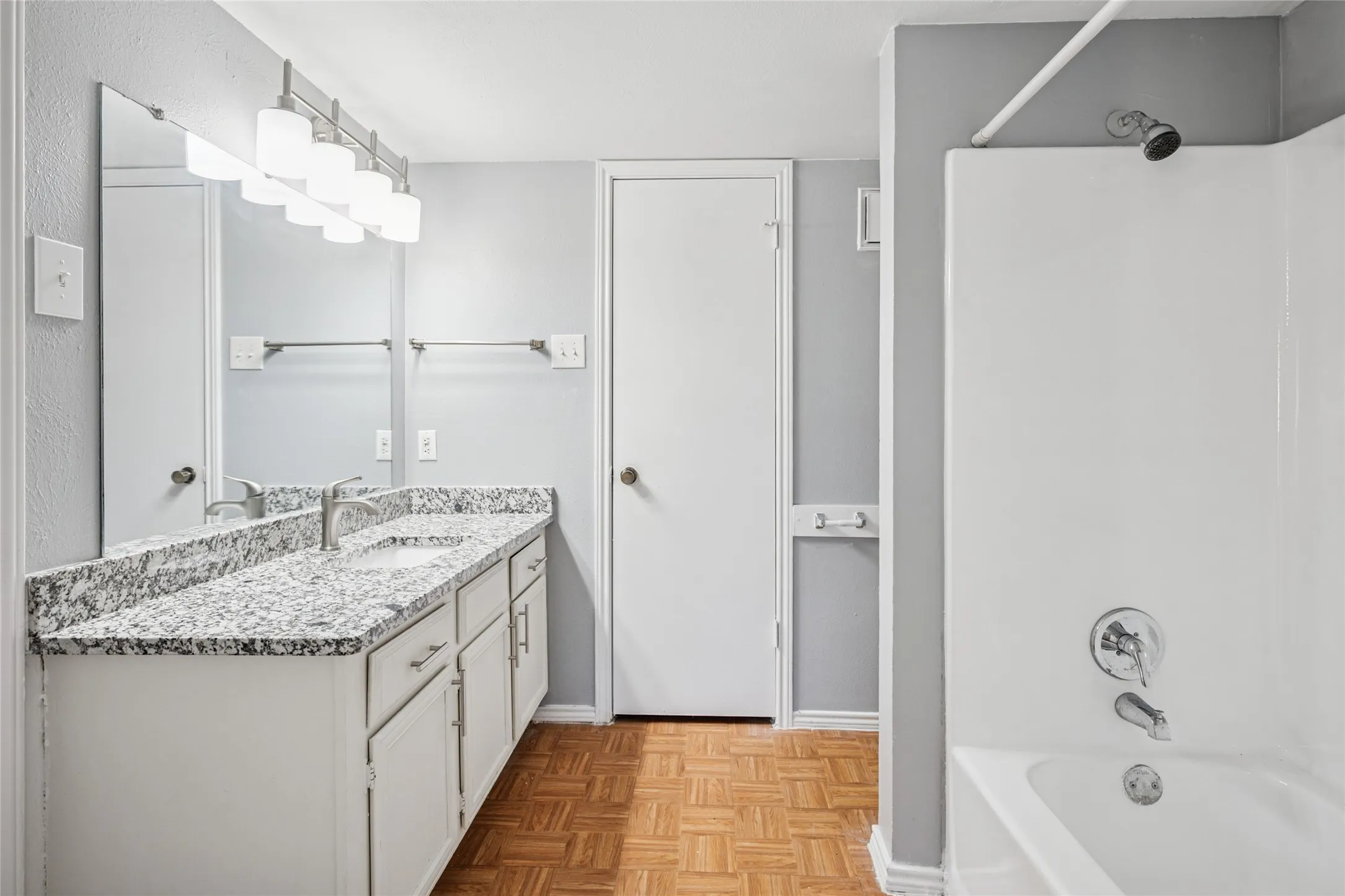 Fresh bathroom with tub