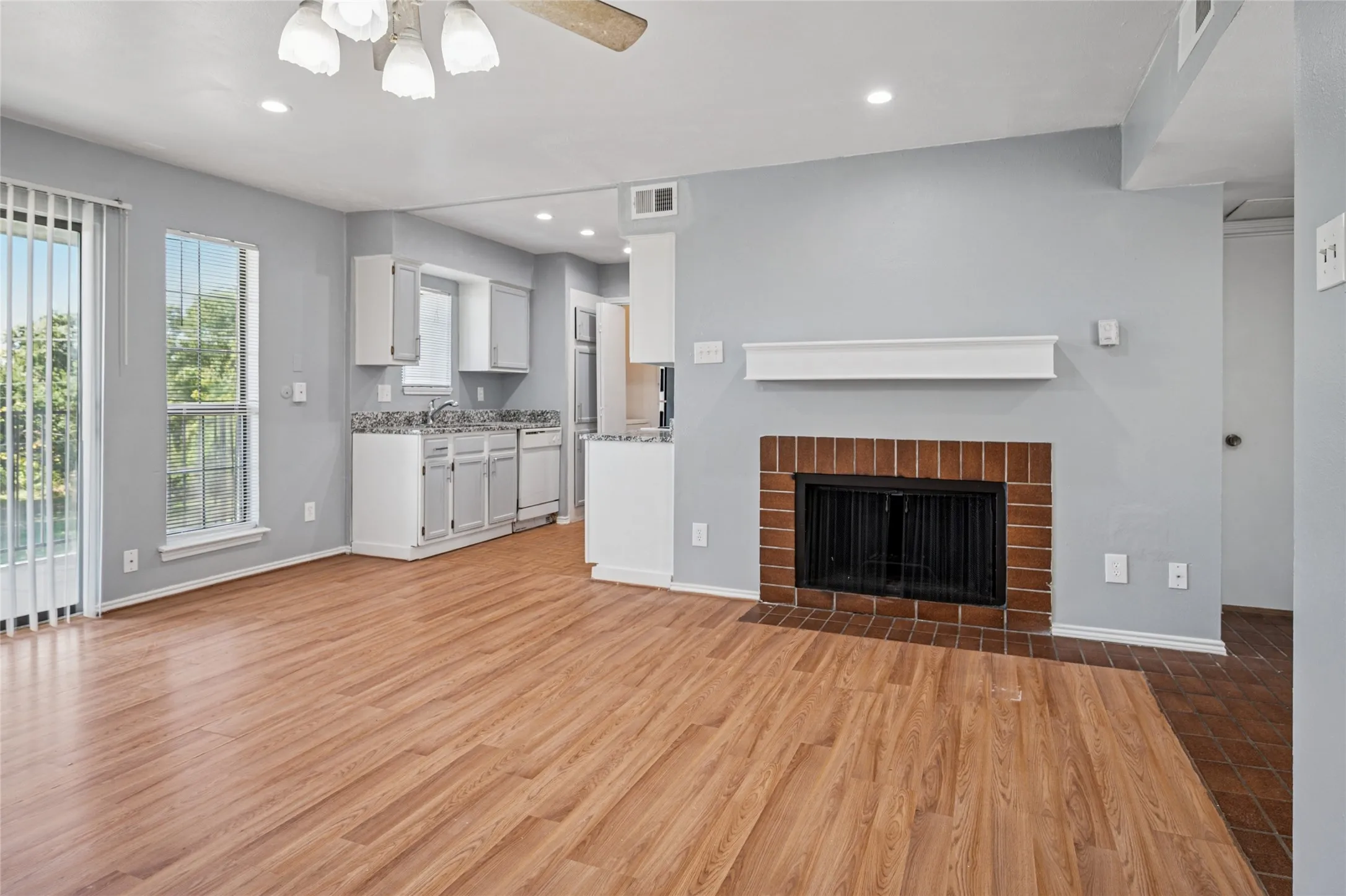 Beautiful large living room with fireplace