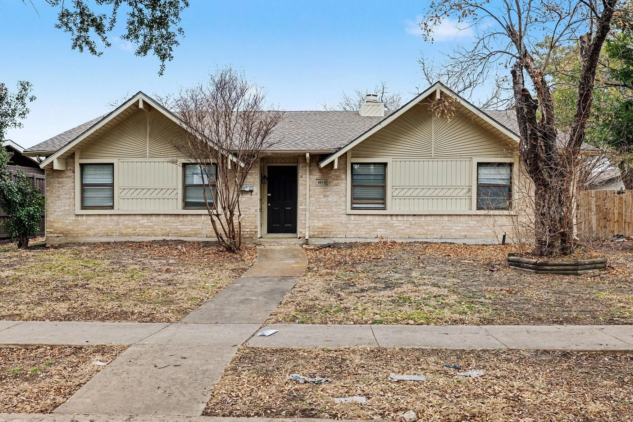 Single Family Residence For Sale in Dallas County , 4010 Mayflower Drive, Garland, Texas 75043, 3 Bedroom, 2 Bathroom, 2 Garage spaces, 1,581 Sqft, built in 1973, mls#21169635, Real Estate Agent in Garland, Homes For Sale in Dallas county, Homes For Sale in Garland, Realtor in Garland Texas, Real Estate Brokerage Independent Realty Texas, Luminita Cordes Realtor